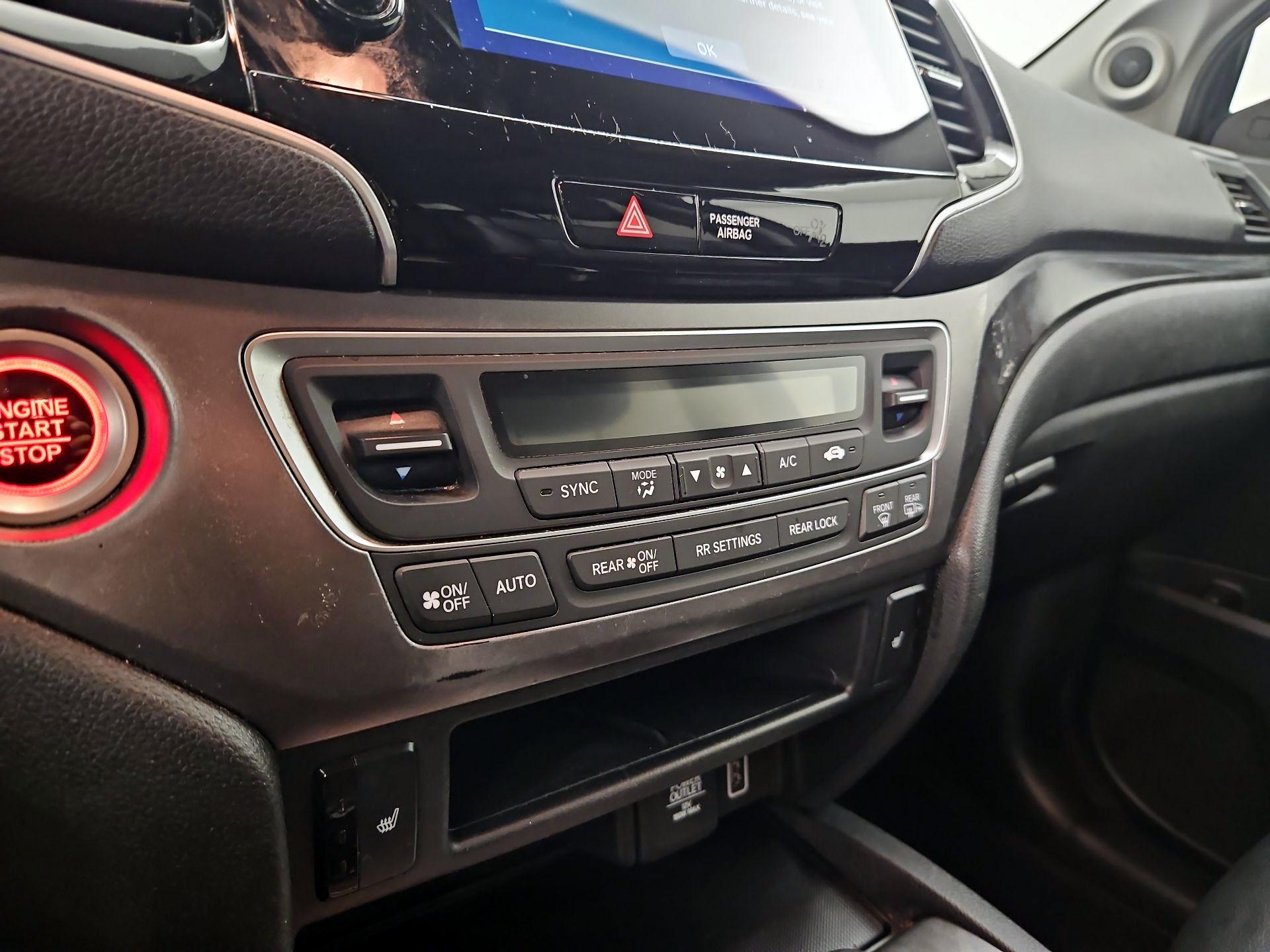 Thumbnail: 2019 Honda Pilot - 16