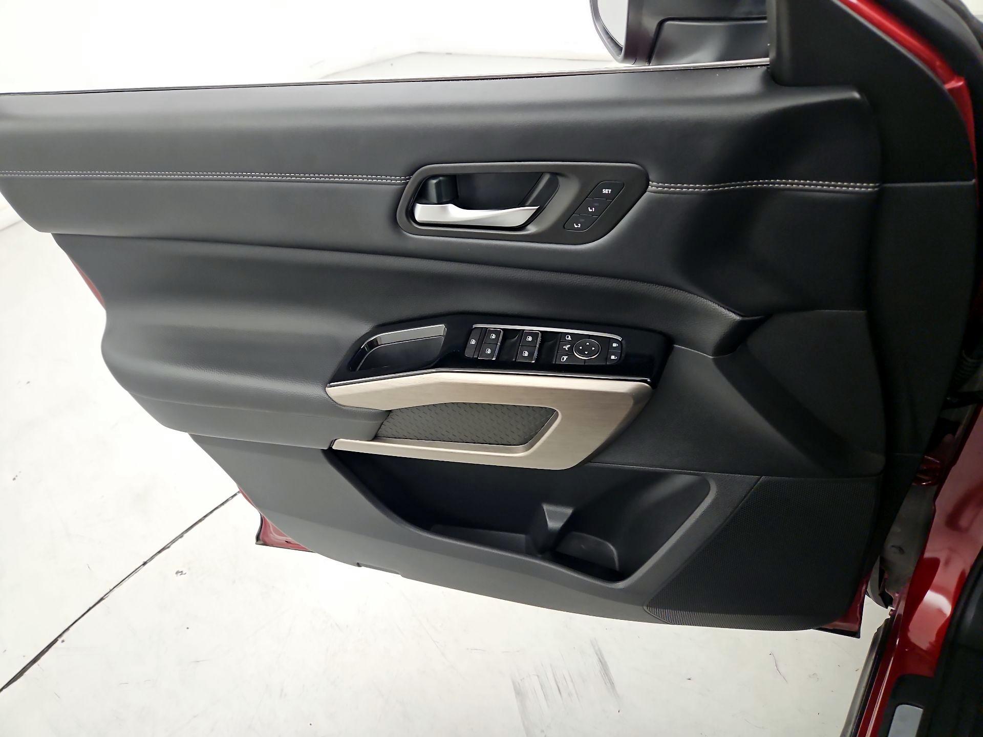 Thumbnail: 2023 Nissan Pathfinder - 12