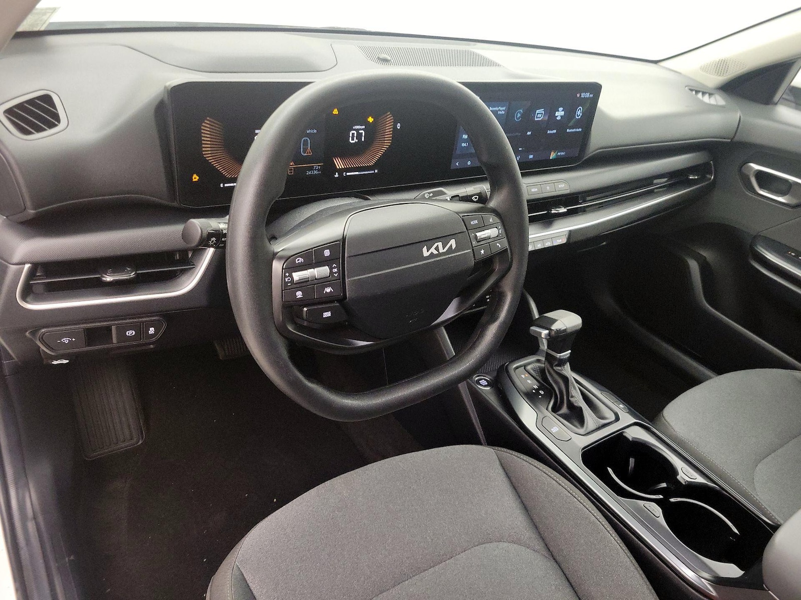 2025 Kia K4 LXS - Photo 10