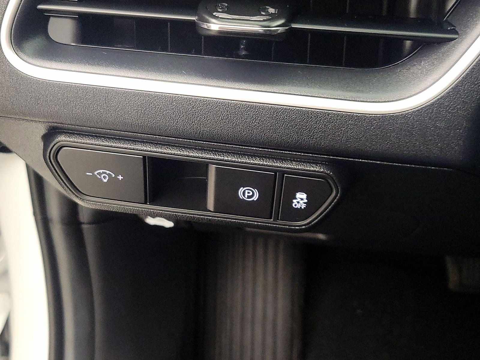 2025 Kia K4 LXS - Photo 14