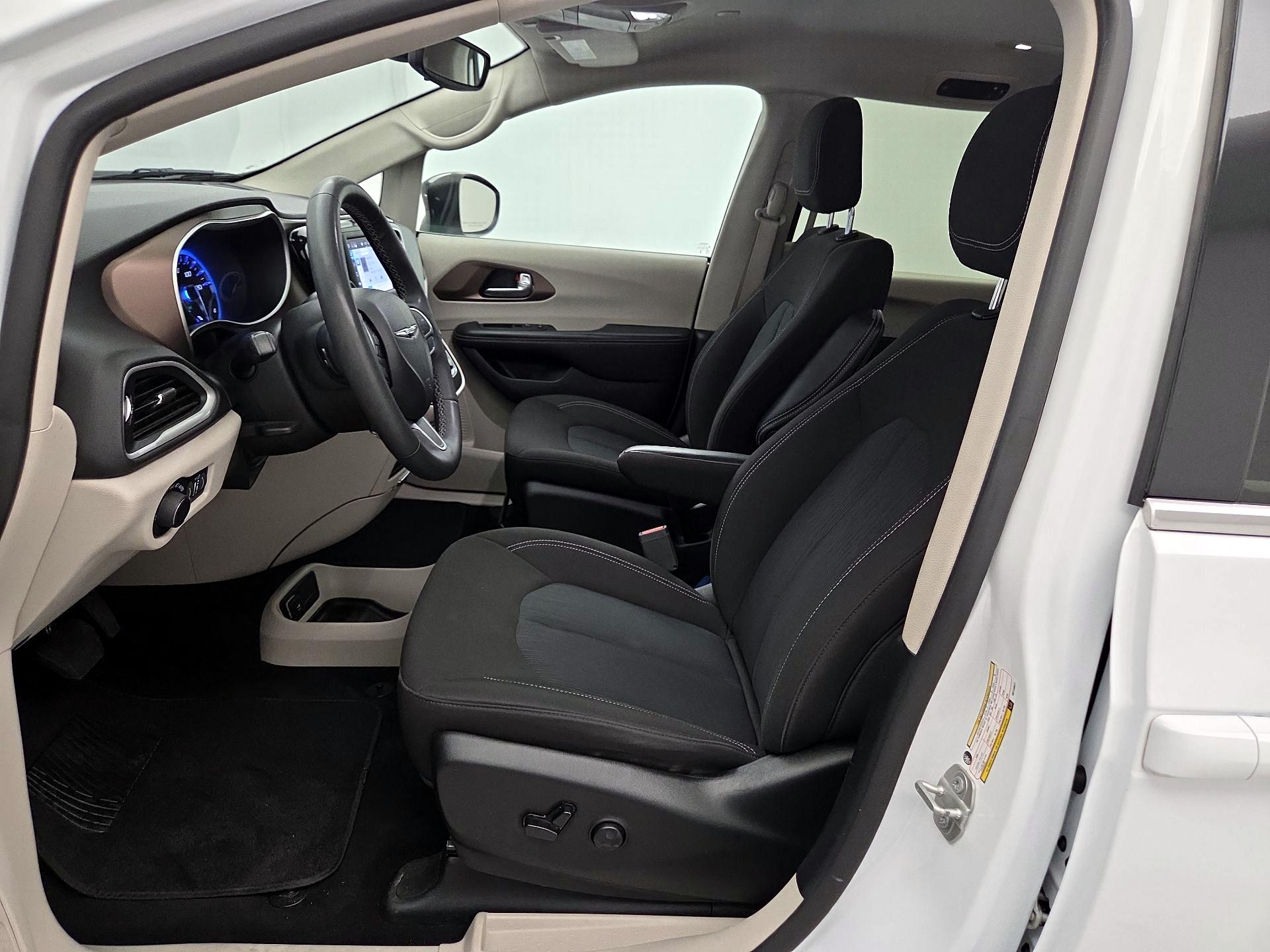 Thumbnail: 2024 Chrysler Voyager - 11
