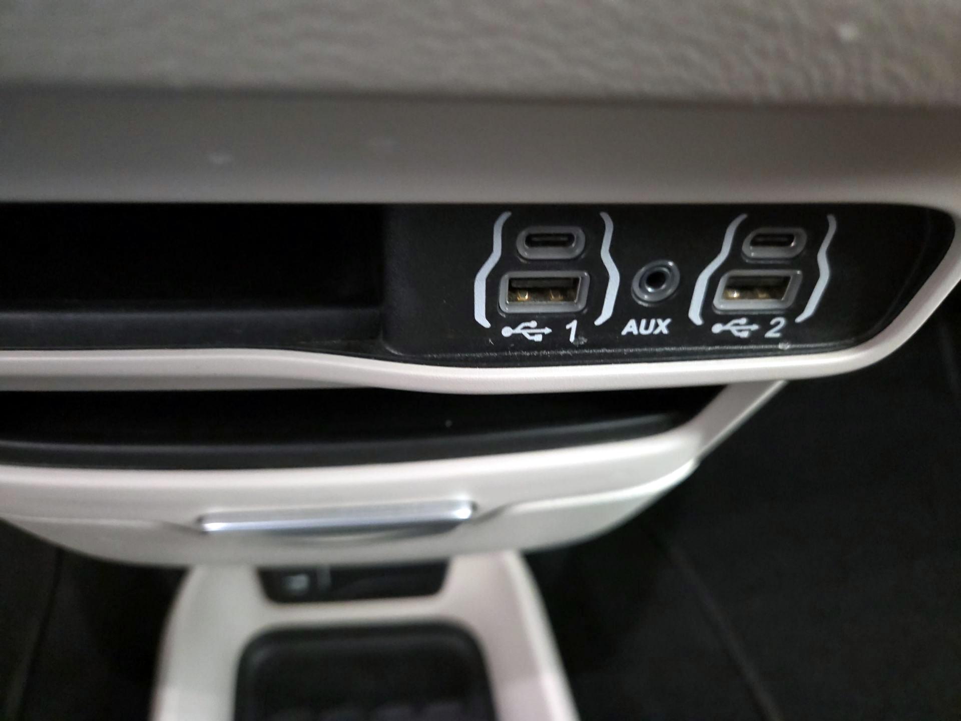 Thumbnail: 2024 Chrysler Voyager - 18