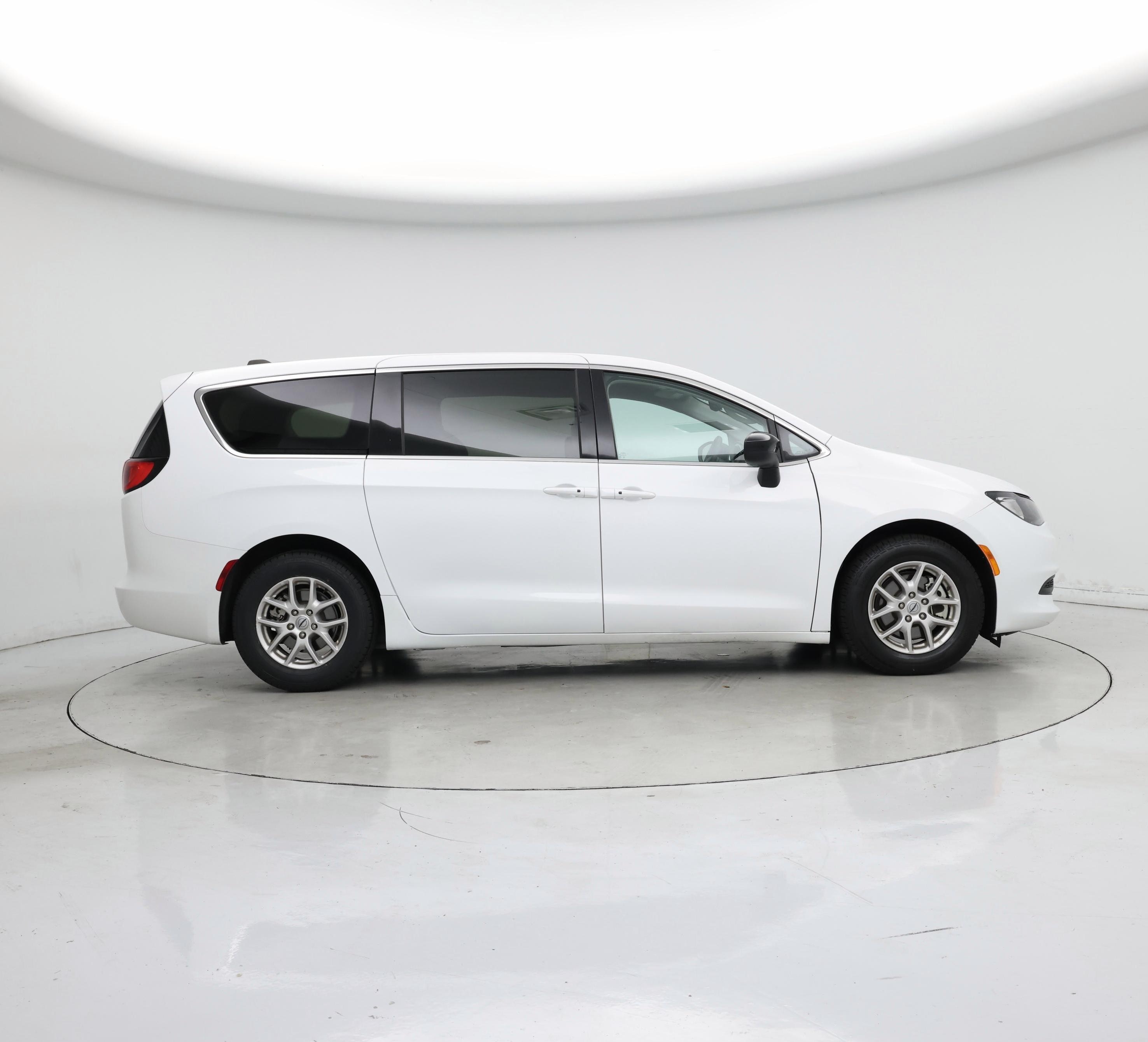 Thumbnail: 2024 Chrysler Voyager - 7