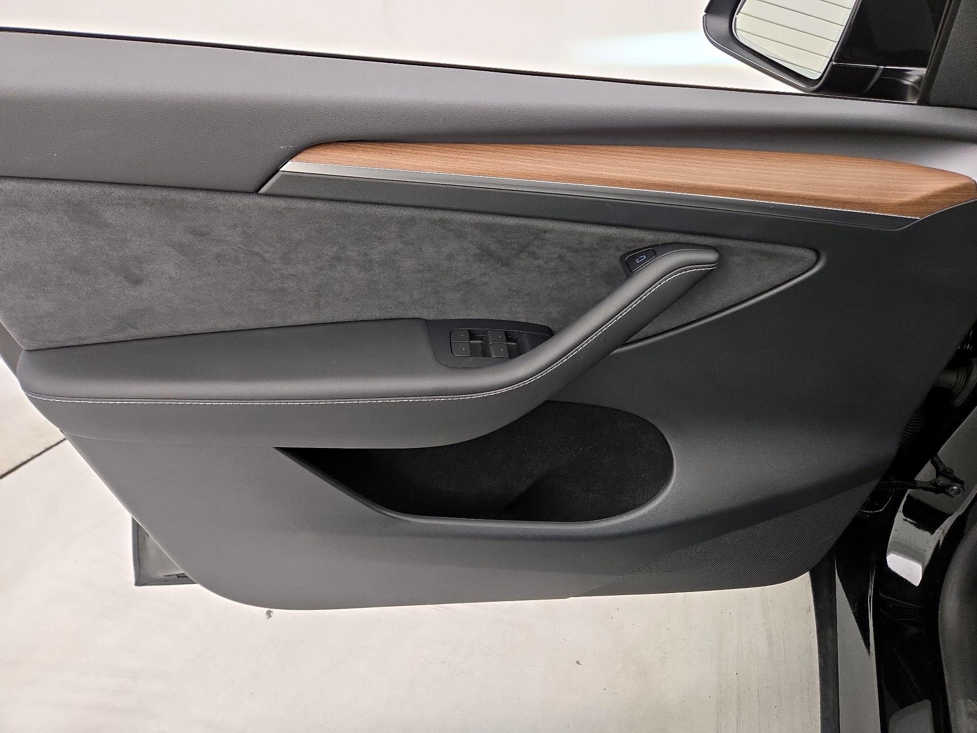 Thumbnail: 2023 Tesla Model Y - 12
