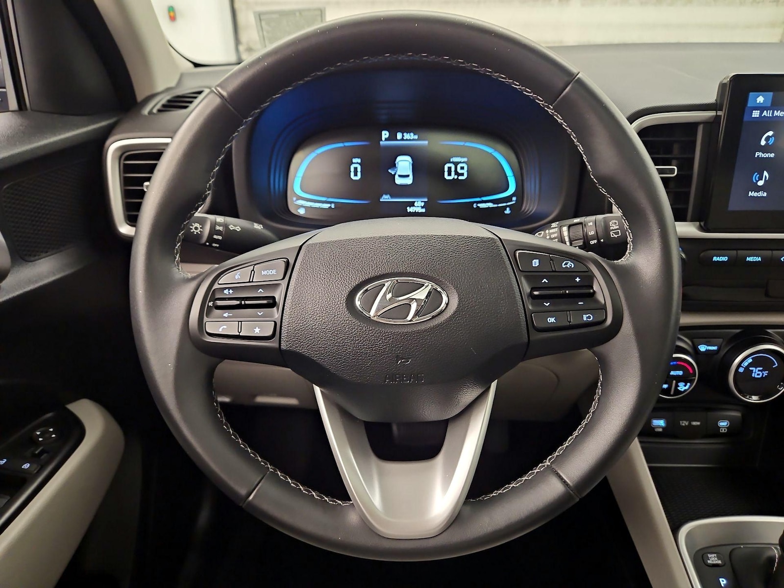 2025 Hyundai Venue SEL - Photo 11
