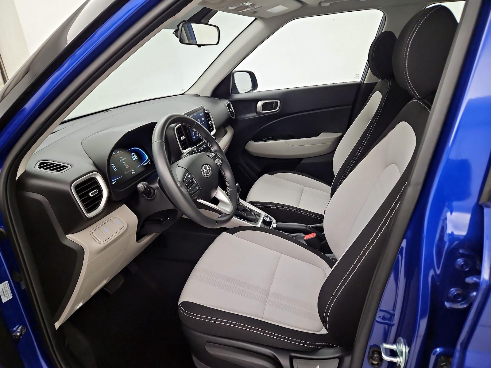 2025 Hyundai Venue SEL - Photo 12