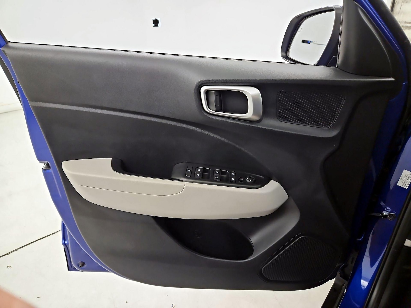 2025 Hyundai Venue SEL - Photo 13