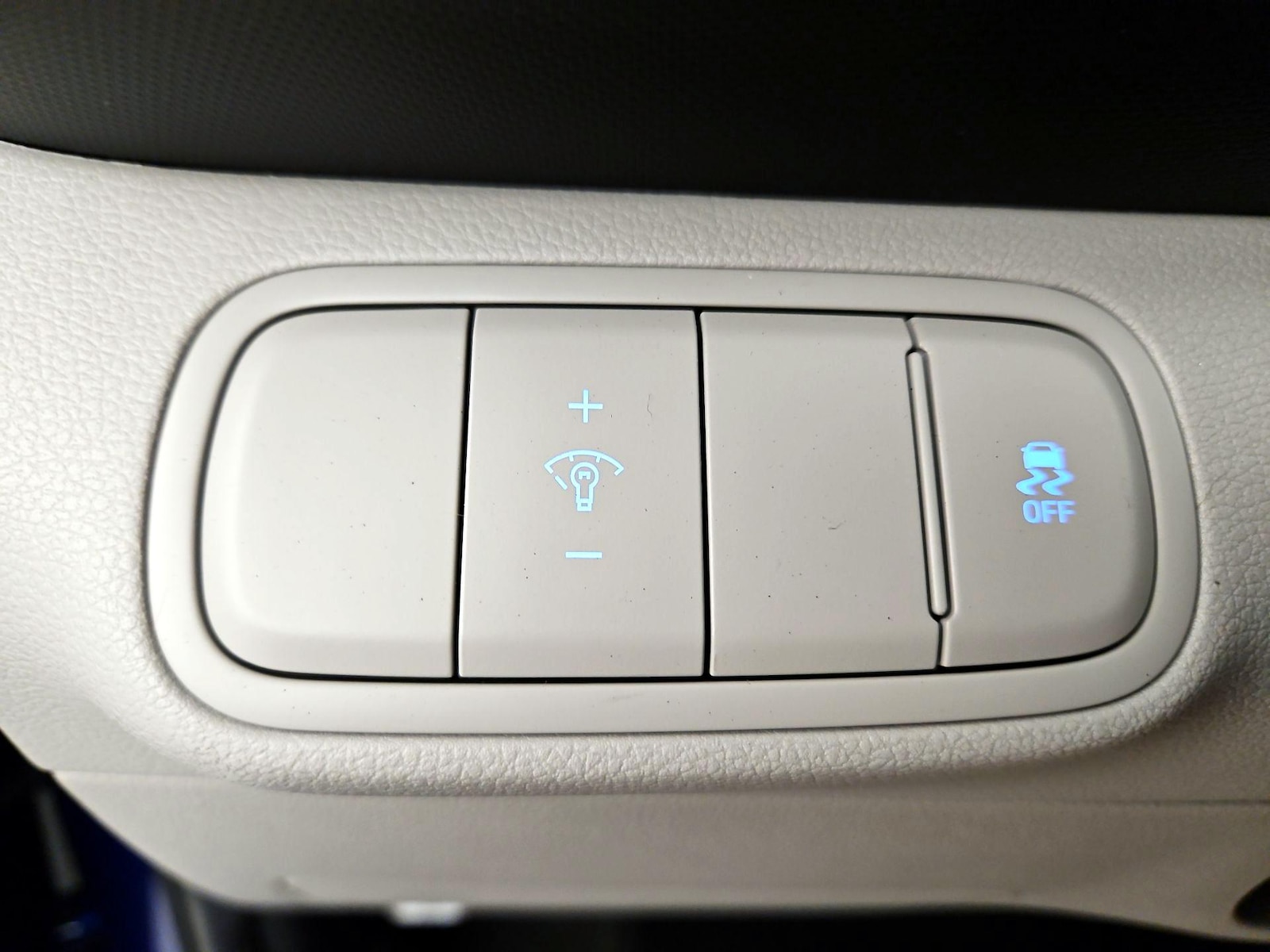 2025 Hyundai Venue SEL - Photo 14