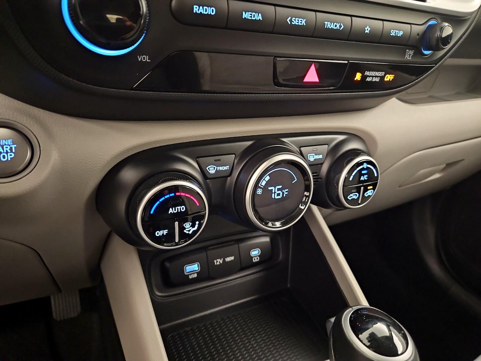 2025 Hyundai Venue SEL - Photo 17