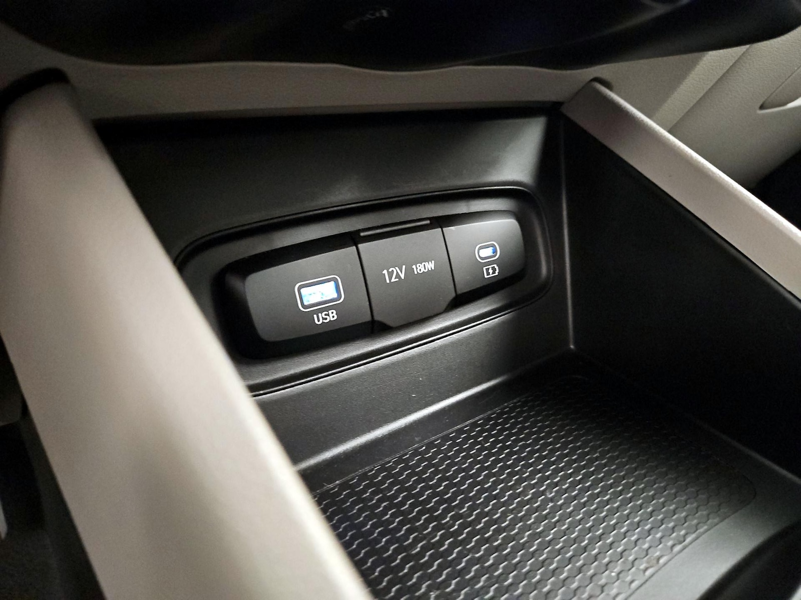 2025 Hyundai Venue SEL - Photo 19
