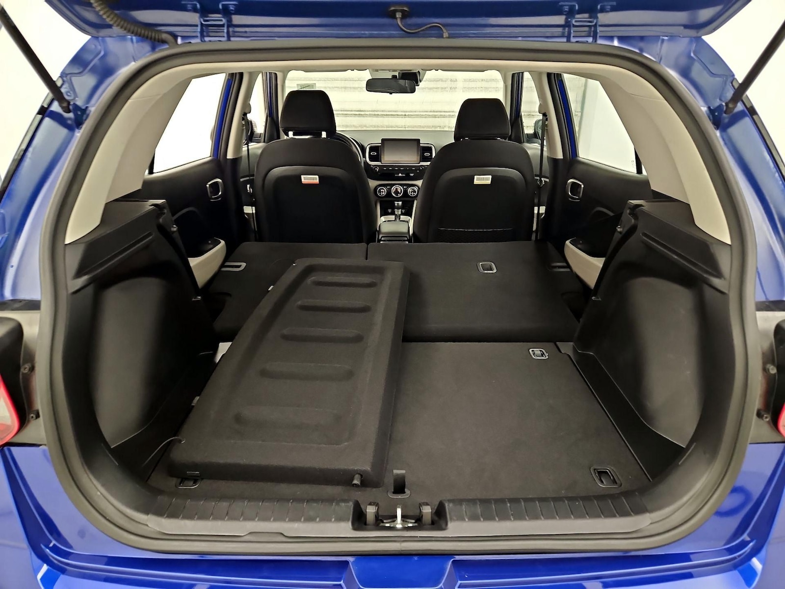 2025 Hyundai Venue SEL - Photo 23