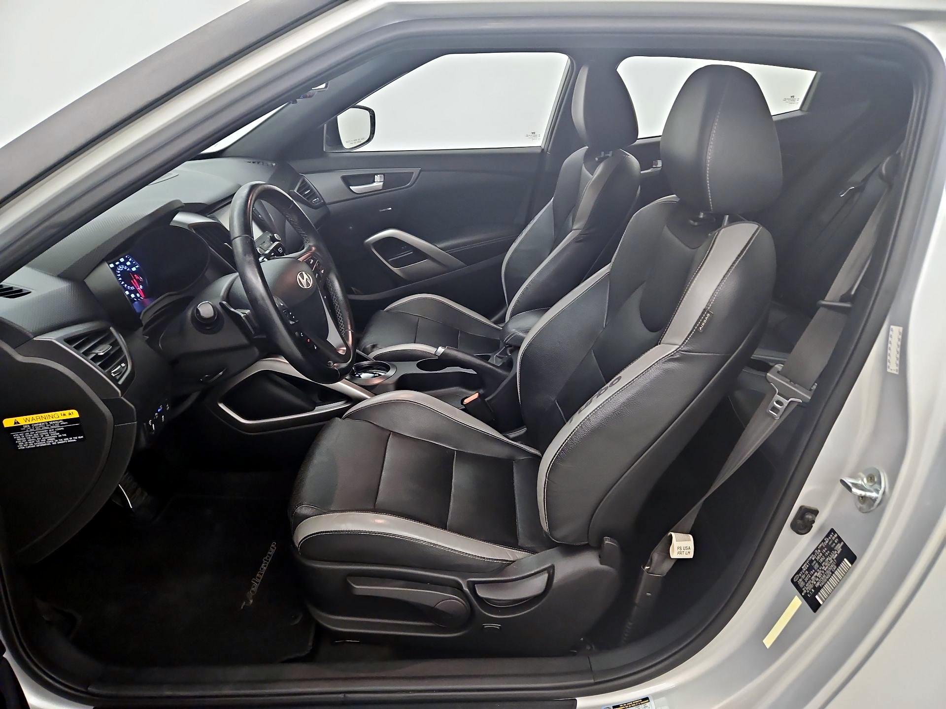 Thumbnail: 2016 Hyundai Veloster - 11