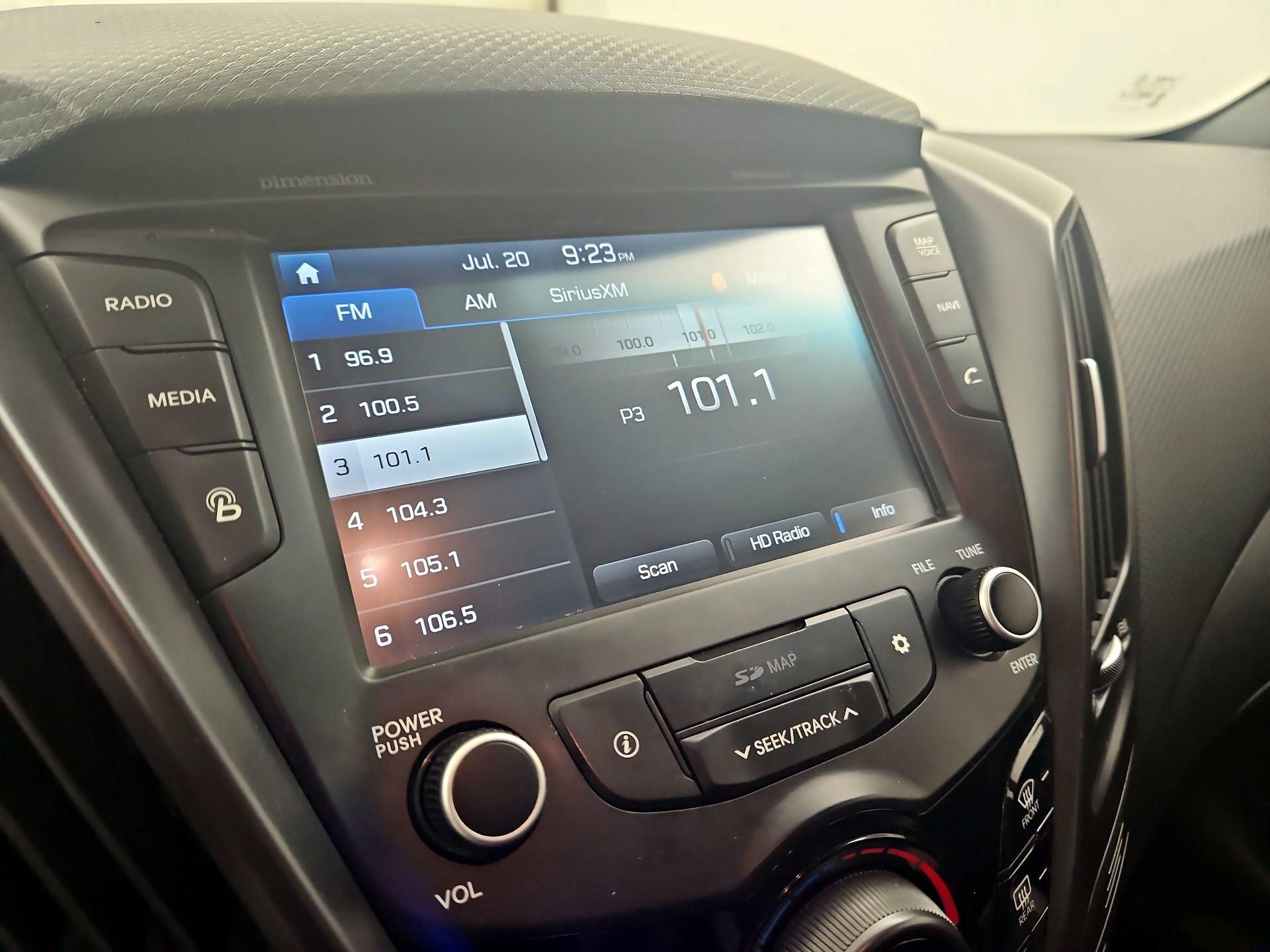 Thumbnail: 2016 Hyundai Veloster - 16