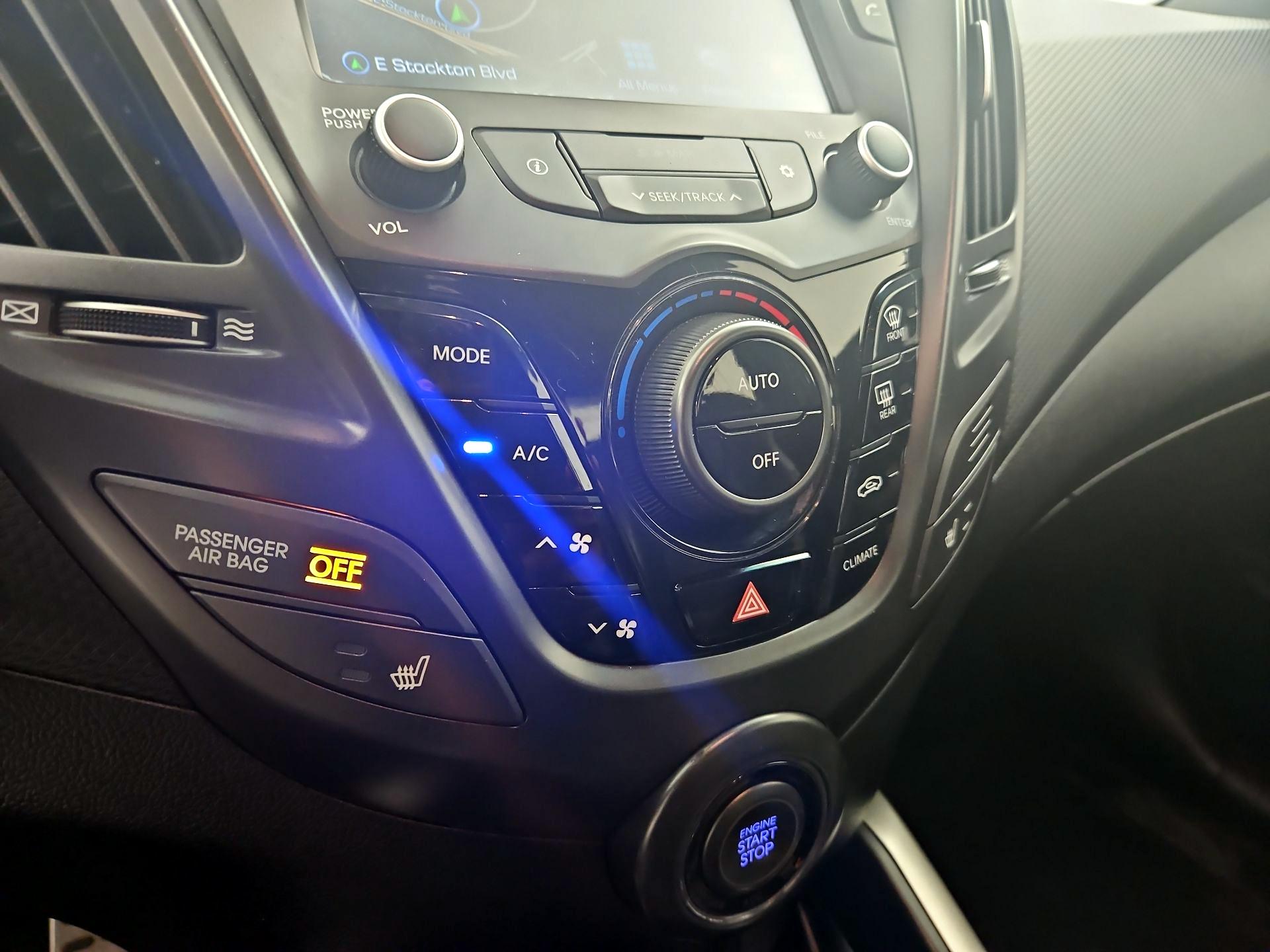 Thumbnail: 2016 Hyundai Veloster - 17