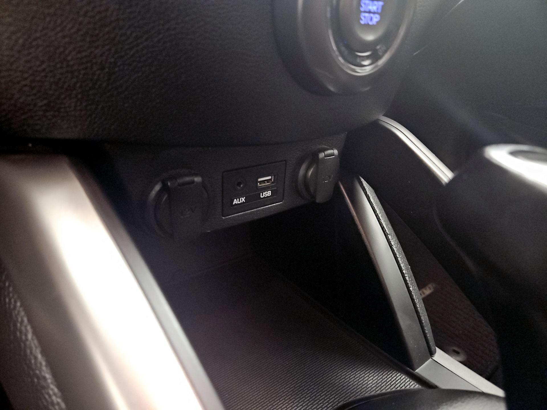 Thumbnail: 2016 Hyundai Veloster - 19