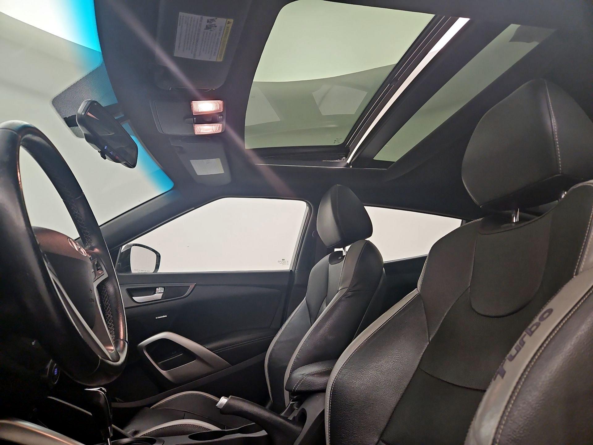 Thumbnail: 2016 Hyundai Veloster - 20