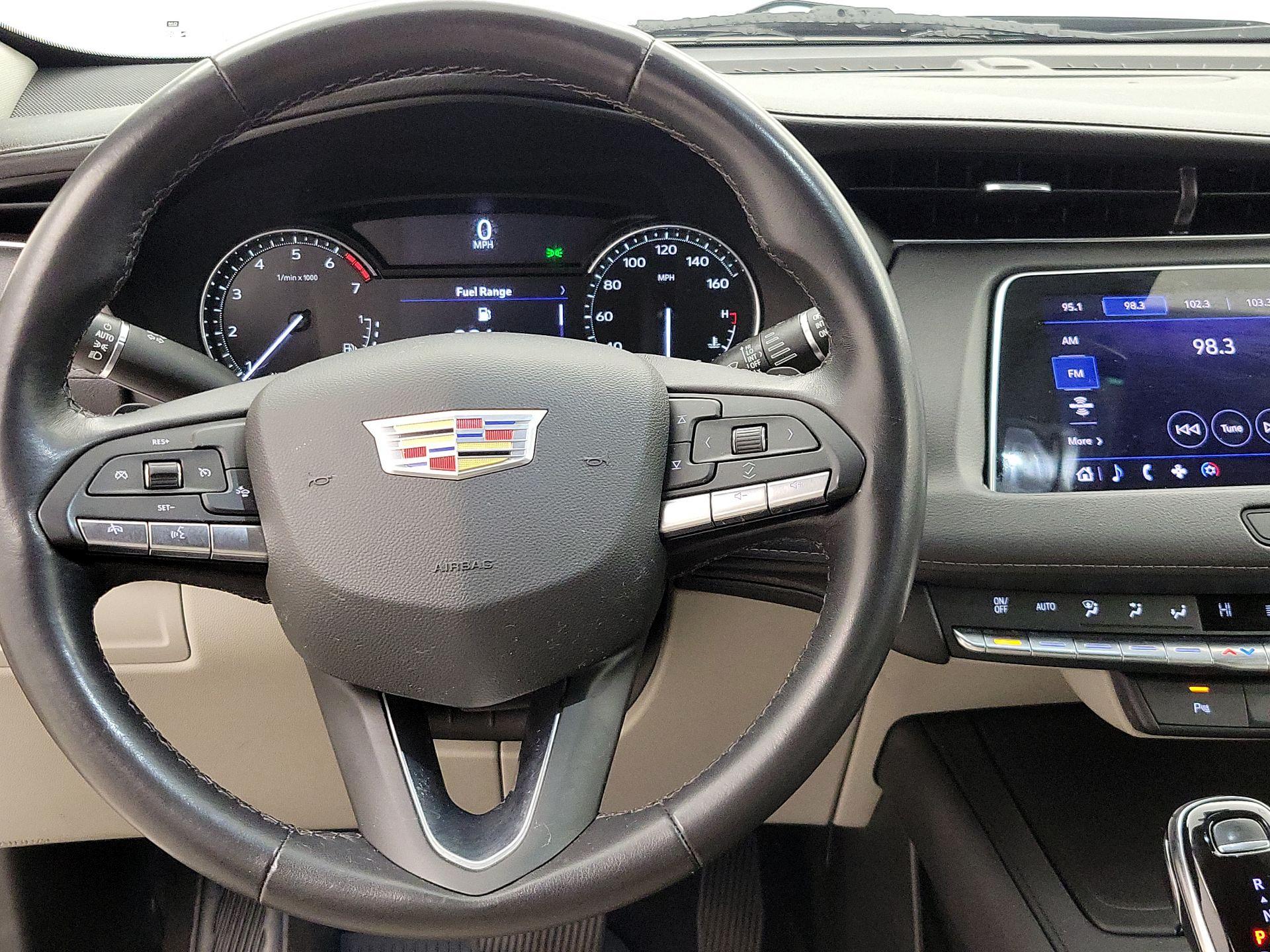 Thumbnail: 2022 Cadillac XT4 - 10