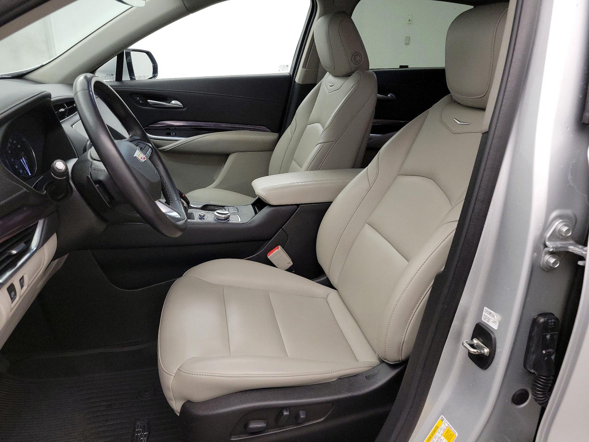 Thumbnail: 2022 Cadillac XT4 - 11