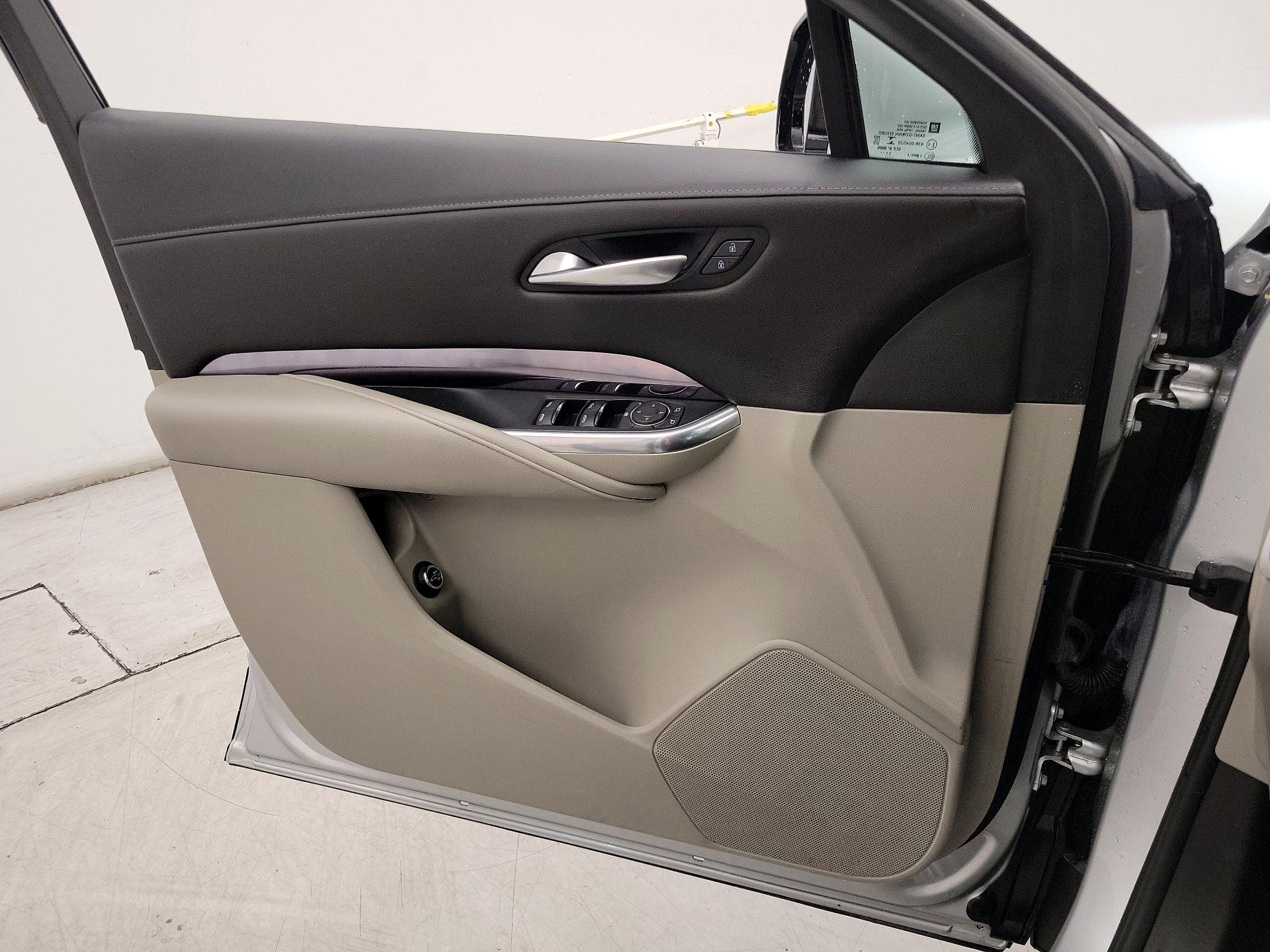 Thumbnail: 2022 Cadillac XT4 - 12