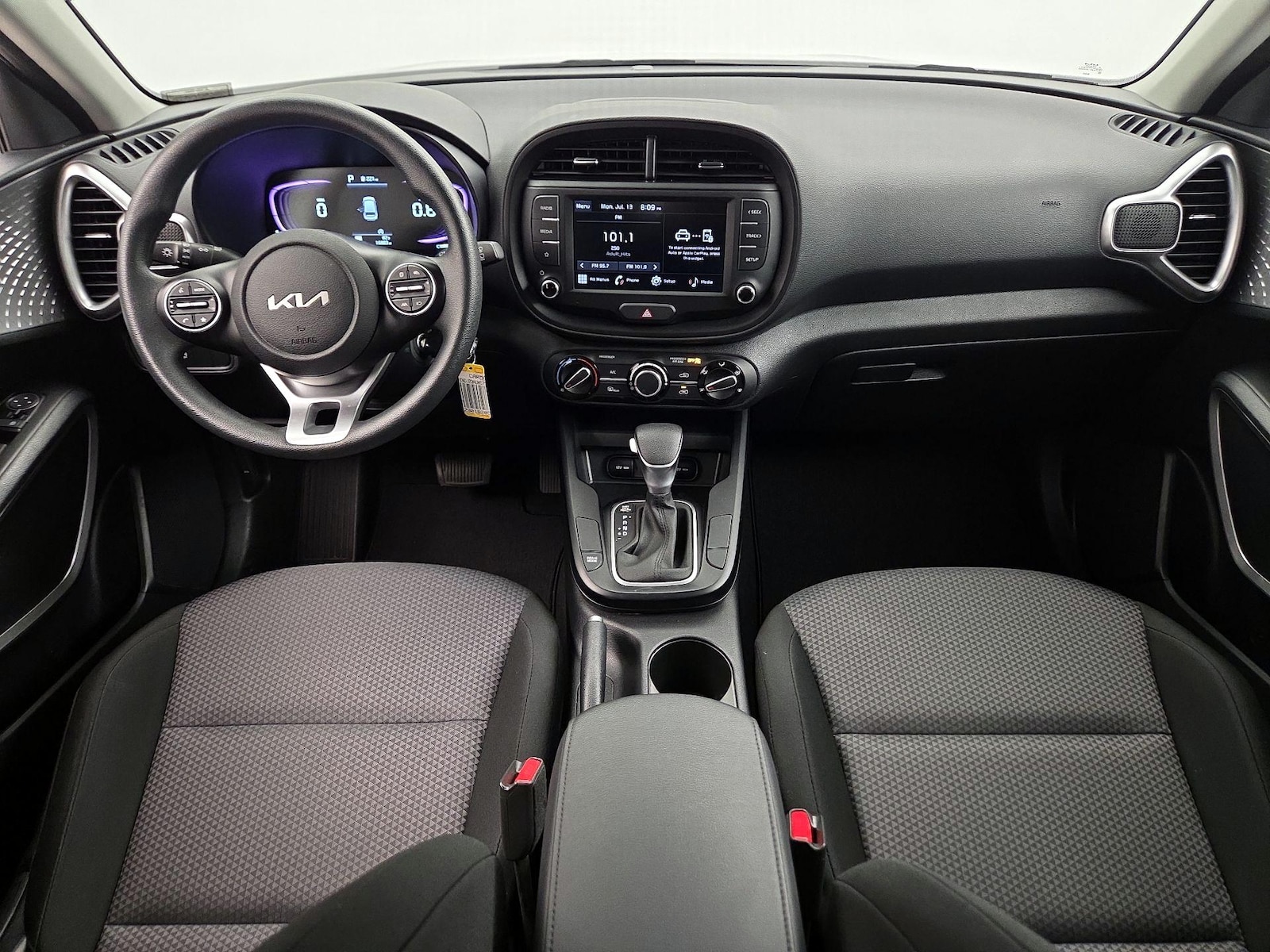 2025 Kia Soul LX - Photo 10