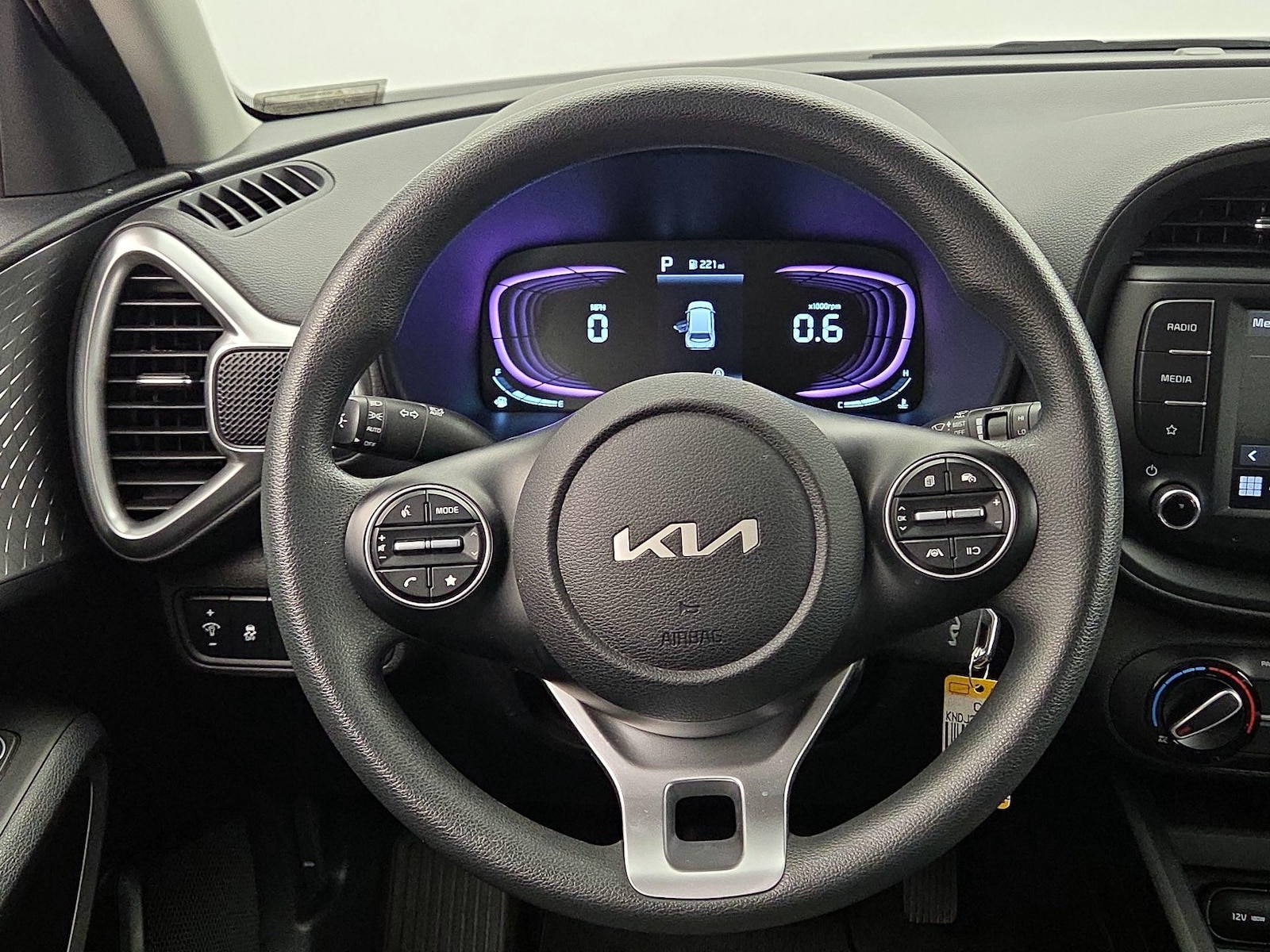 2025 Kia Soul LX - Photo 11