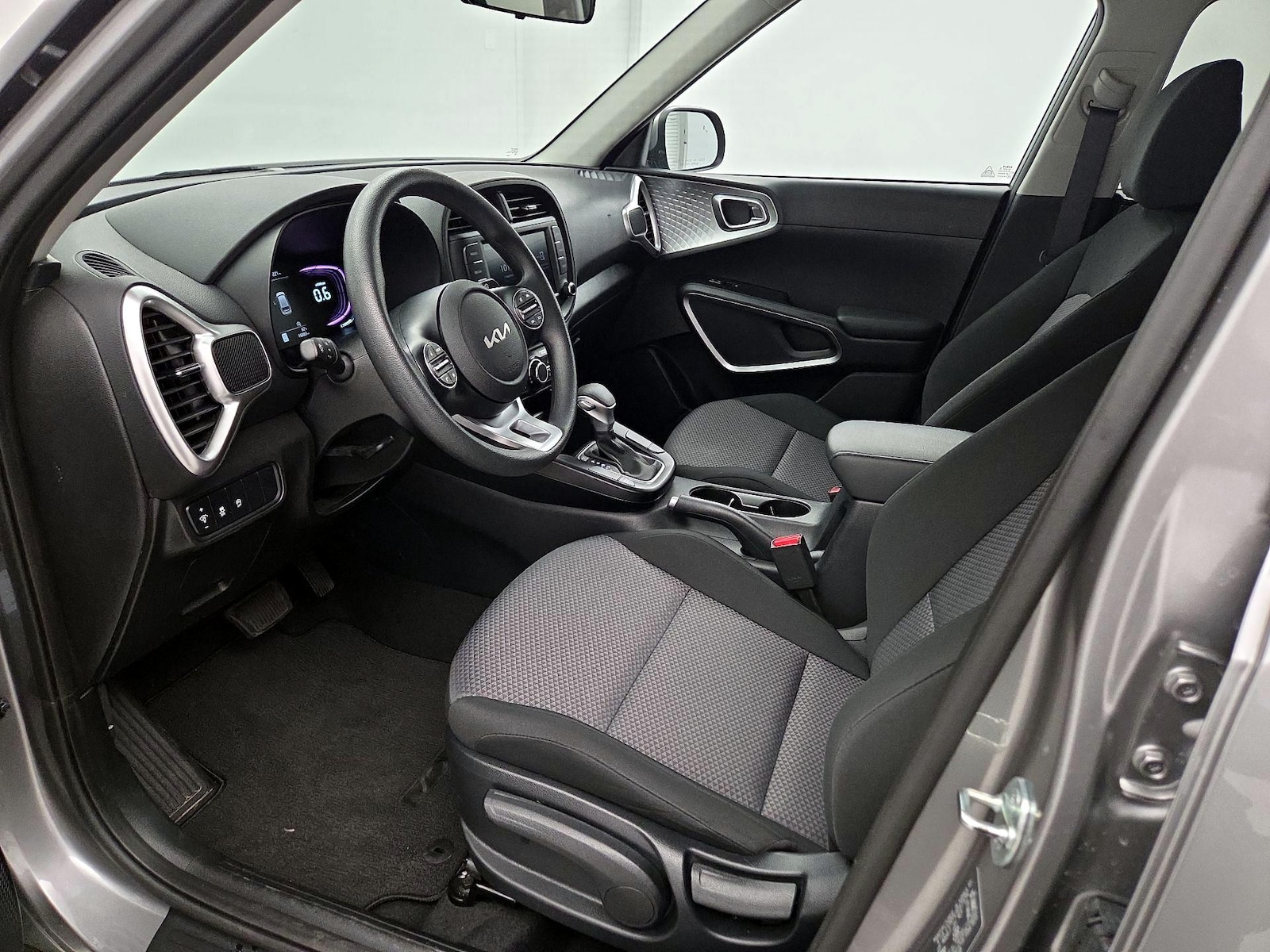 2025 Kia Soul LX - Photo 12