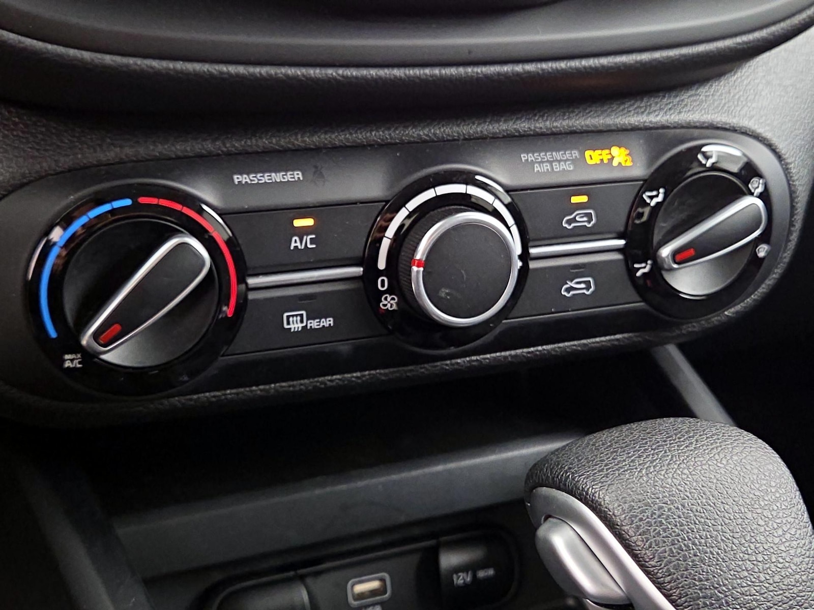 2025 Kia Soul LX - Photo 17