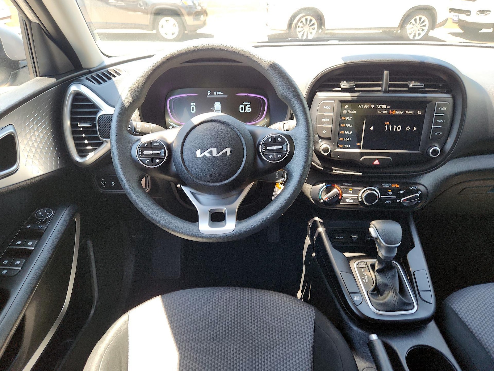 2025 Kia Soul LX - Photo 10