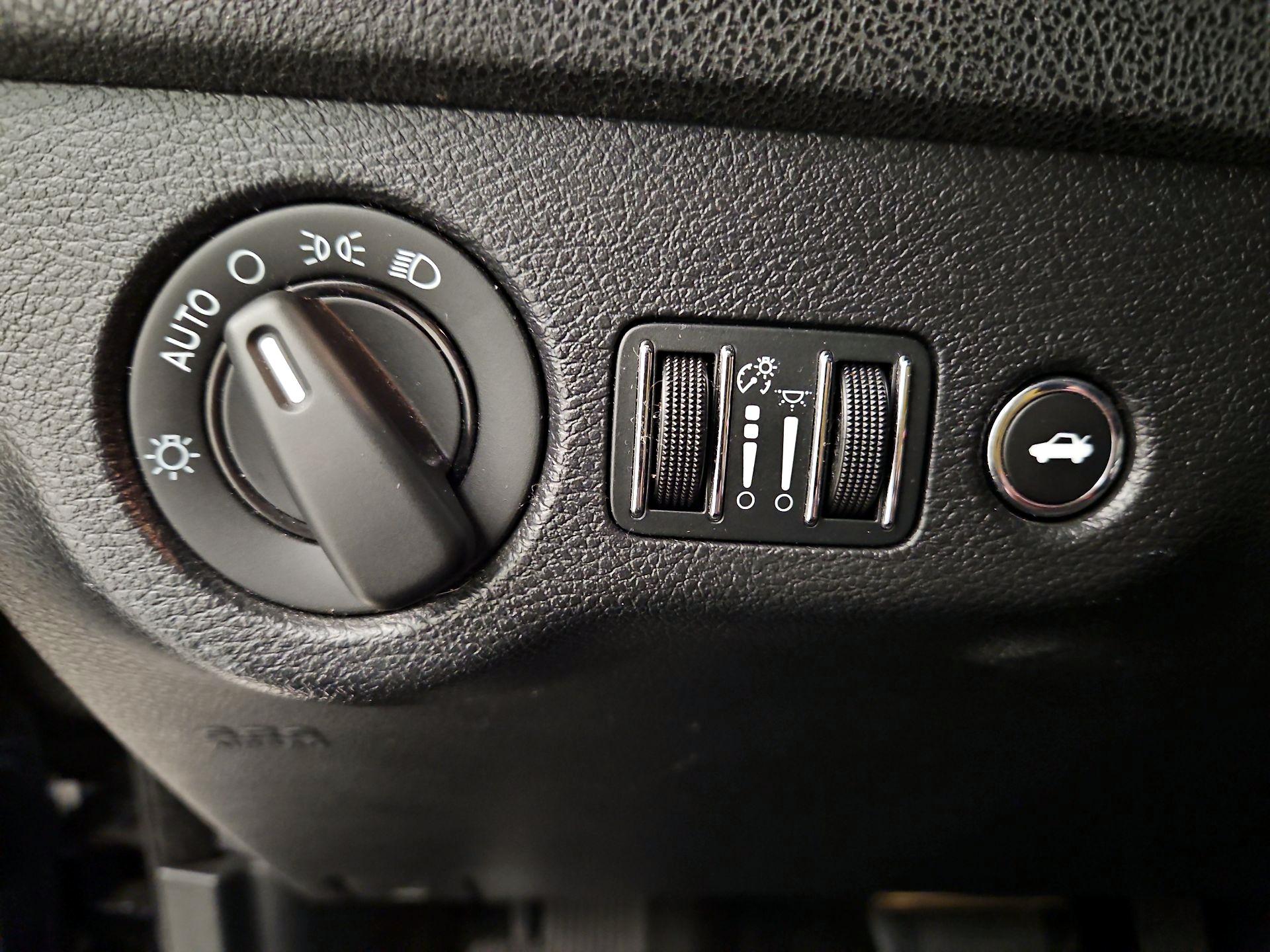 Thumbnail: 2015 Dodge Charger - 13