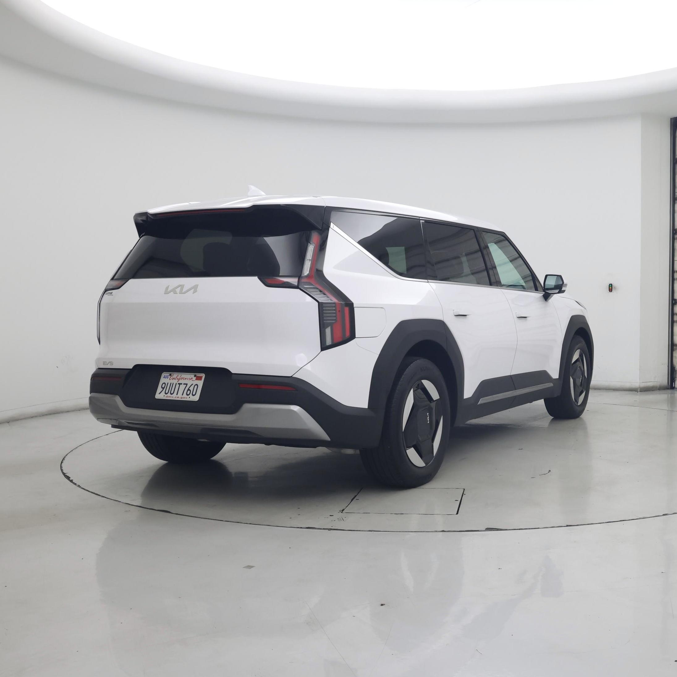 Thumbnail: 2026 Kia EV9 - 8