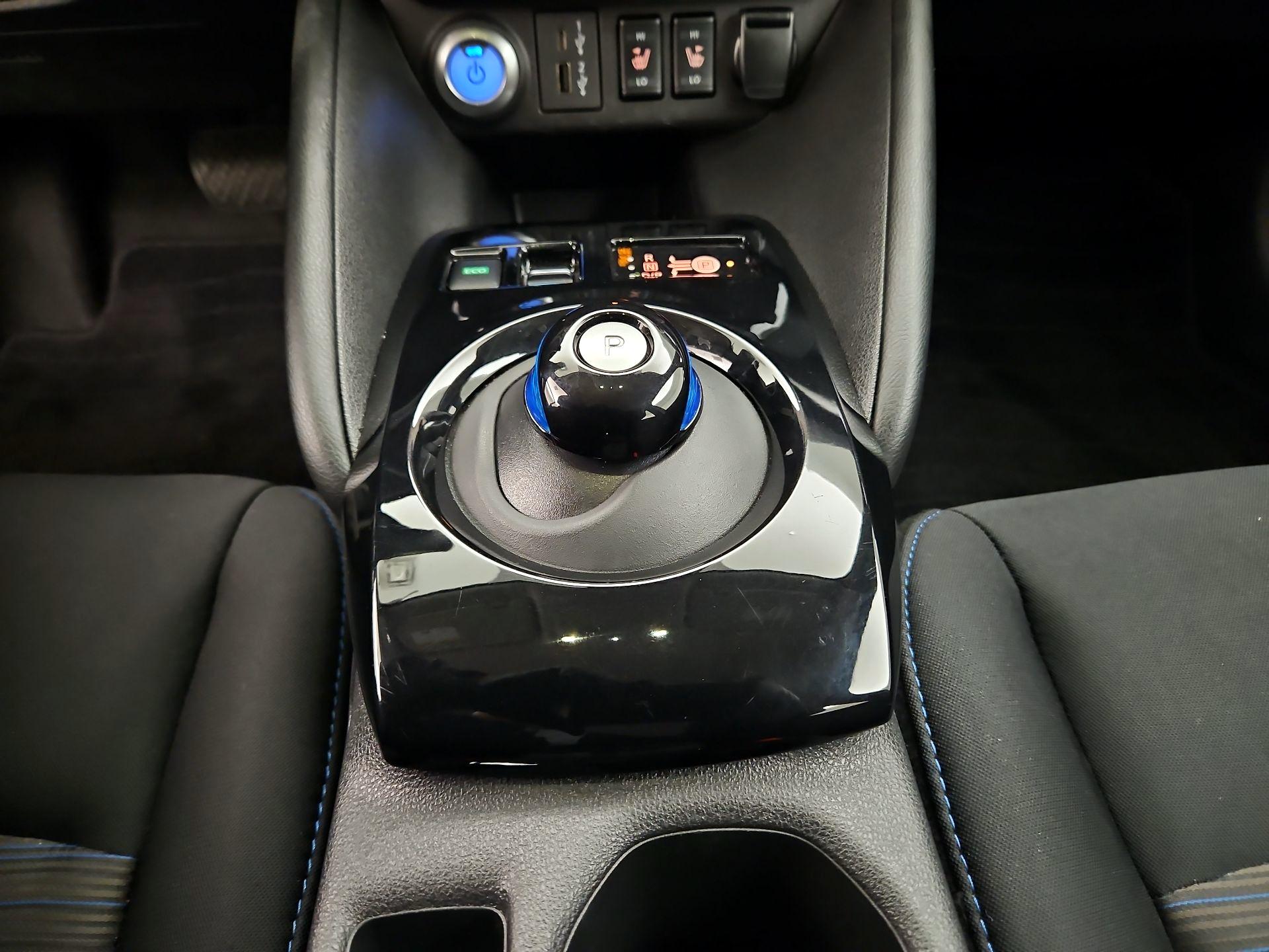 Thumbnail: 2022 Nissan Leaf - 17