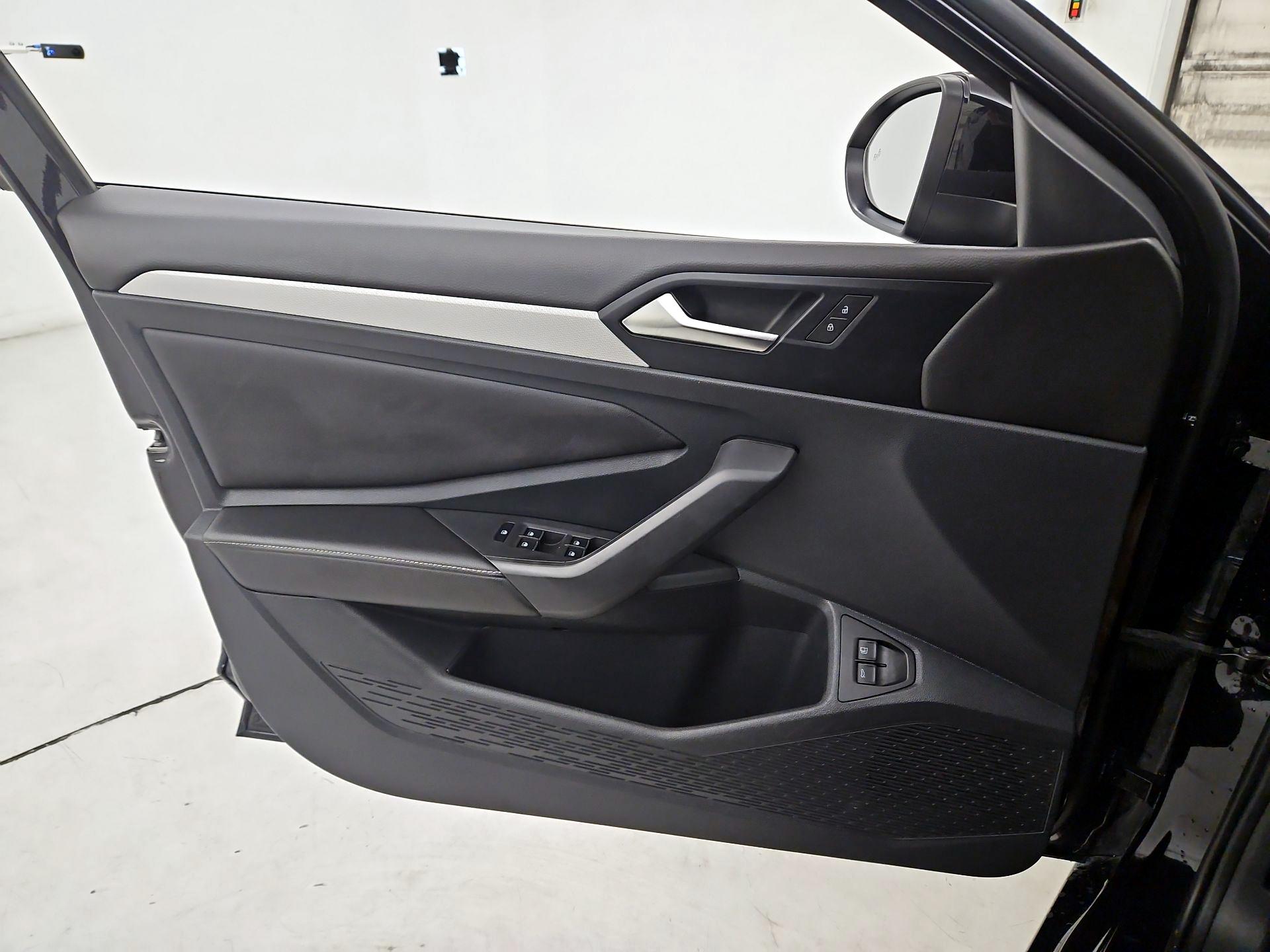 Thumbnail: 2023 Volkswagen Jetta - 12