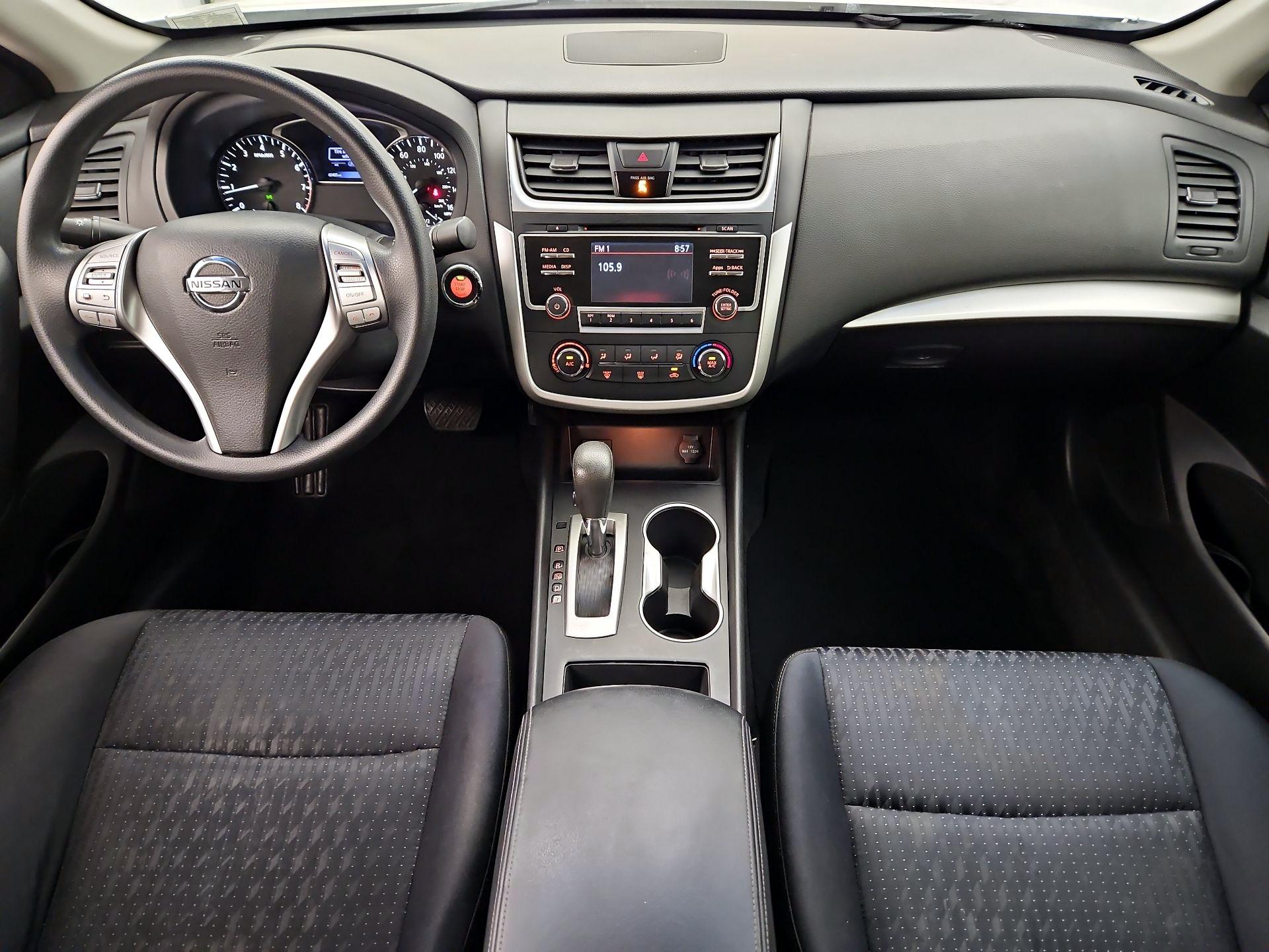 Thumbnail: 2016 Nissan Altima - 9