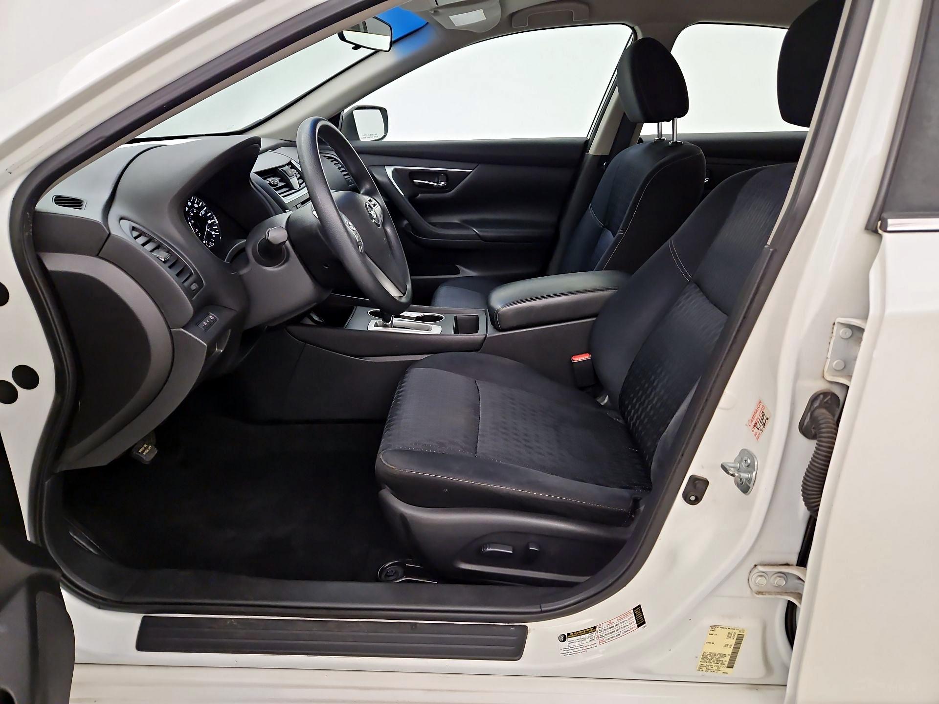 Thumbnail: 2016 Nissan Altima - 11