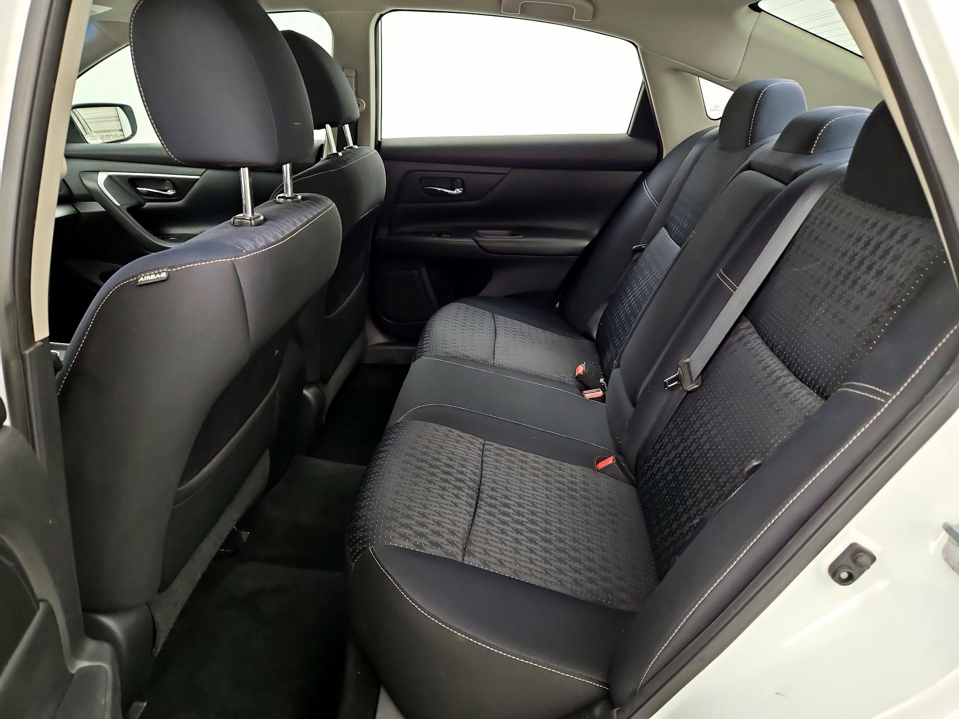 Thumbnail: 2016 Nissan Altima - 19