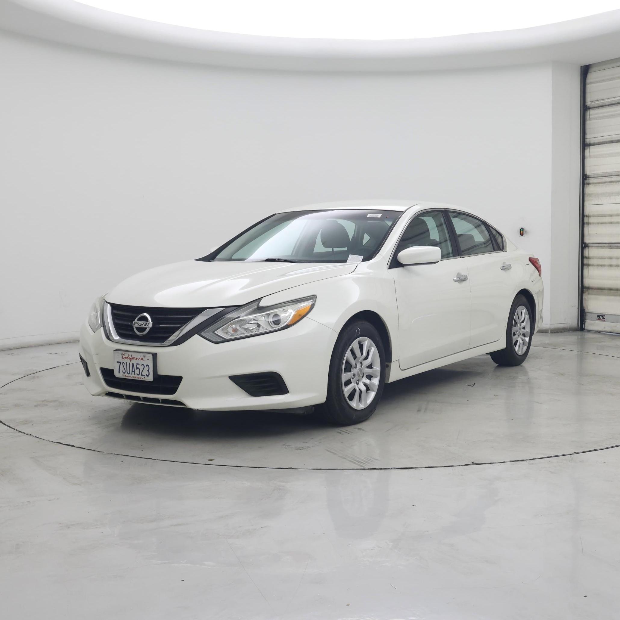Thumbnail: 2016 Nissan Altima - 4