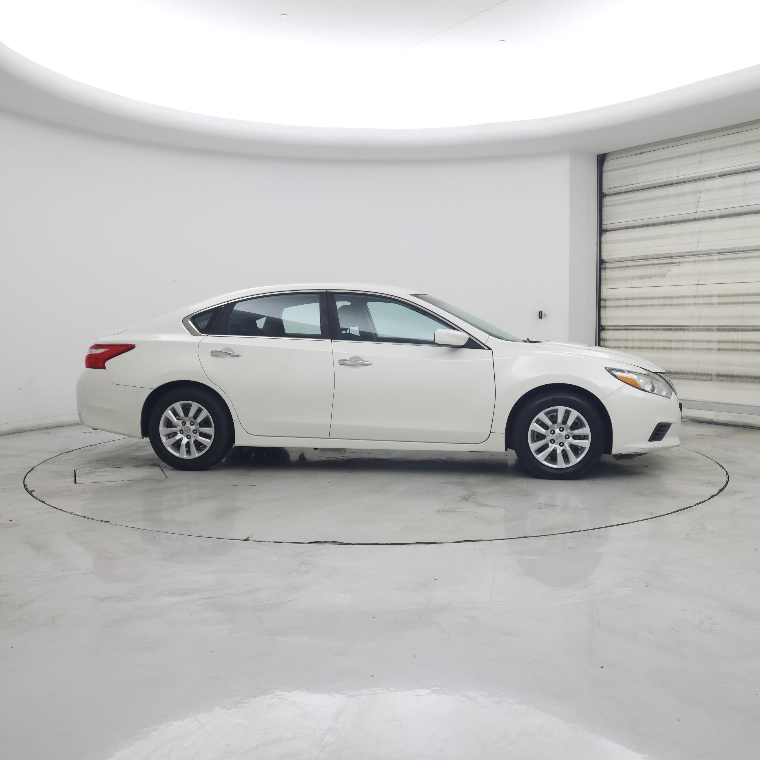 Thumbnail: 2016 Nissan Altima - 7