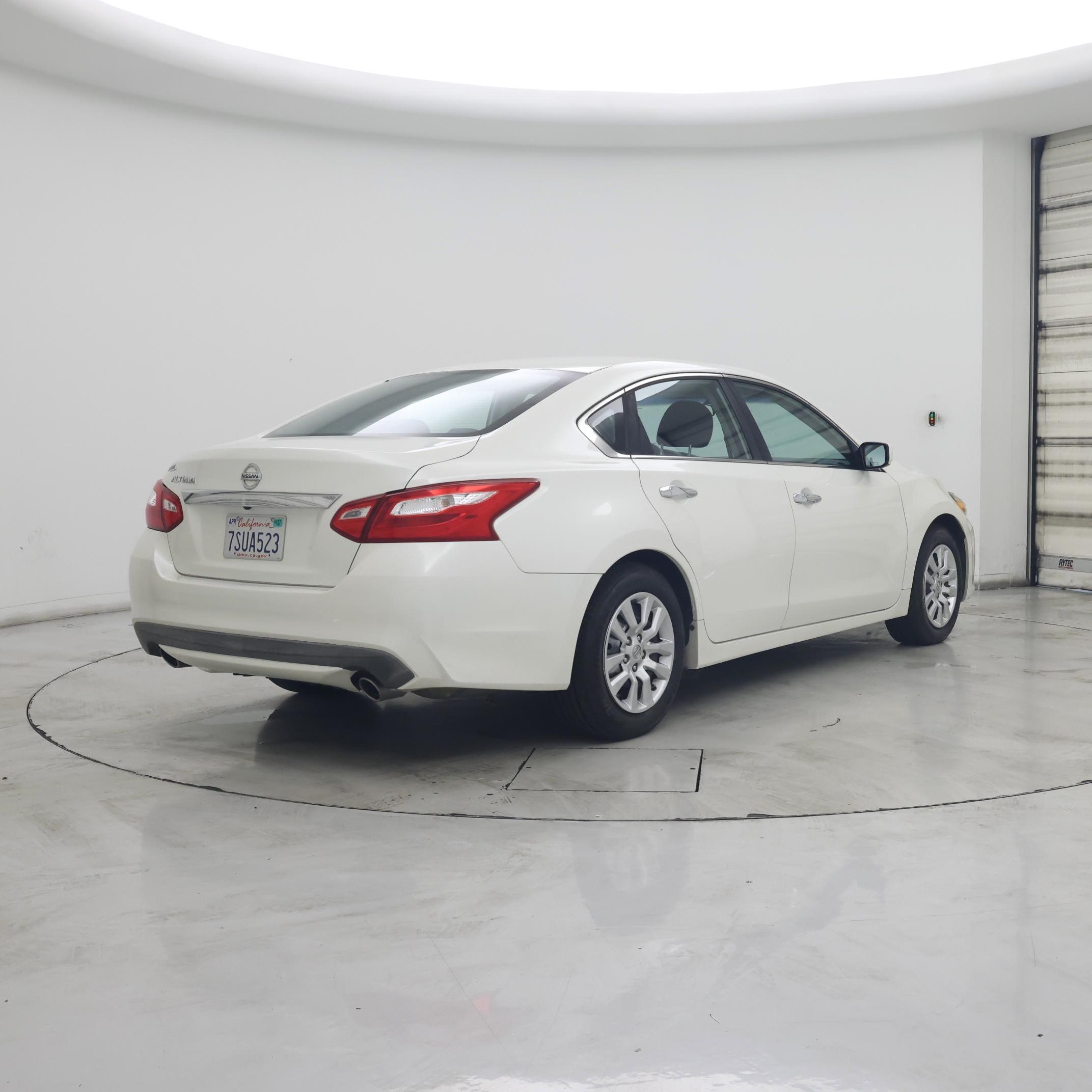 Thumbnail: 2016 Nissan Altima - 8