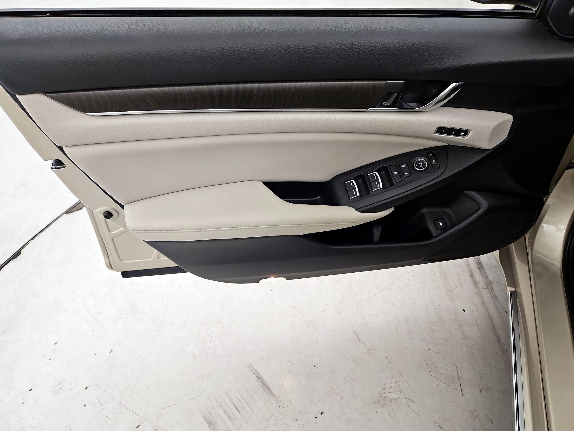 Thumbnail: 2019 Honda Accord - 12