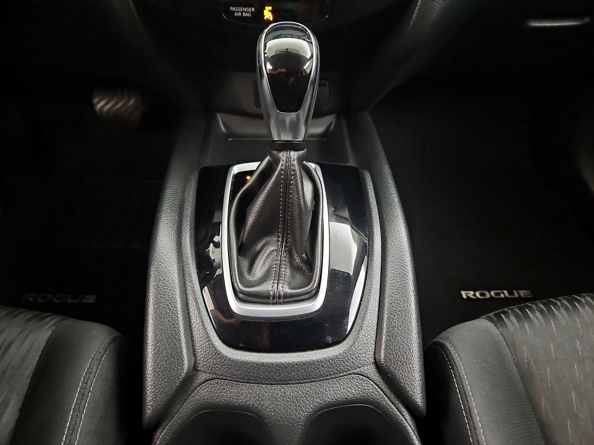 Thumbnail: 2018 Nissan Rogue - 17