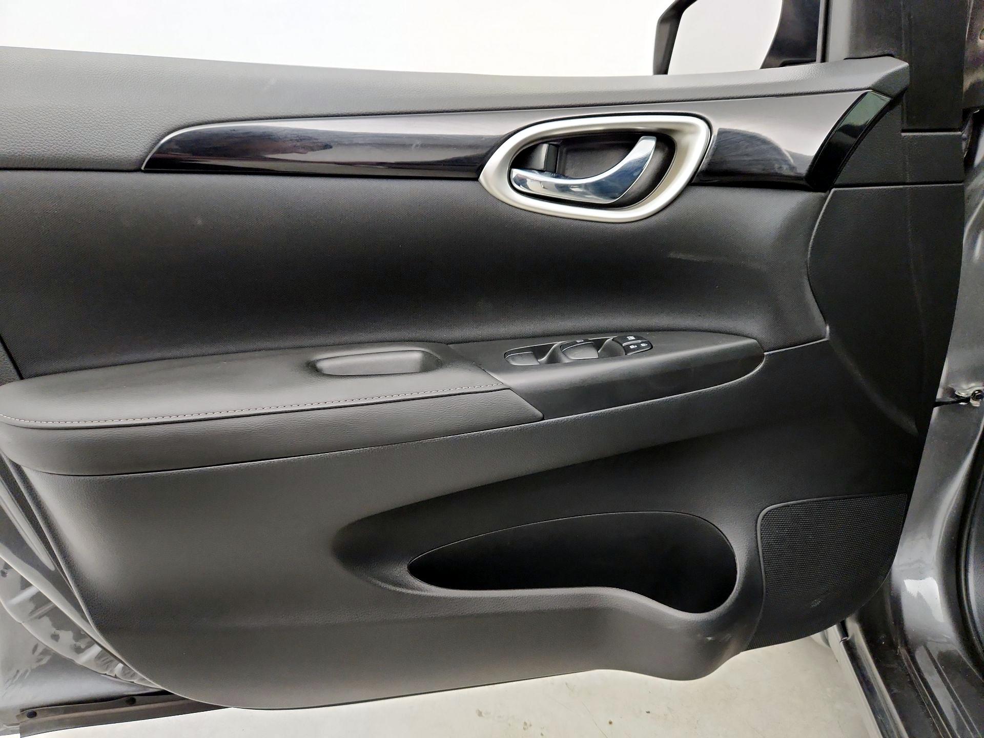 Thumbnail: 2019 Nissan Sentra - 12