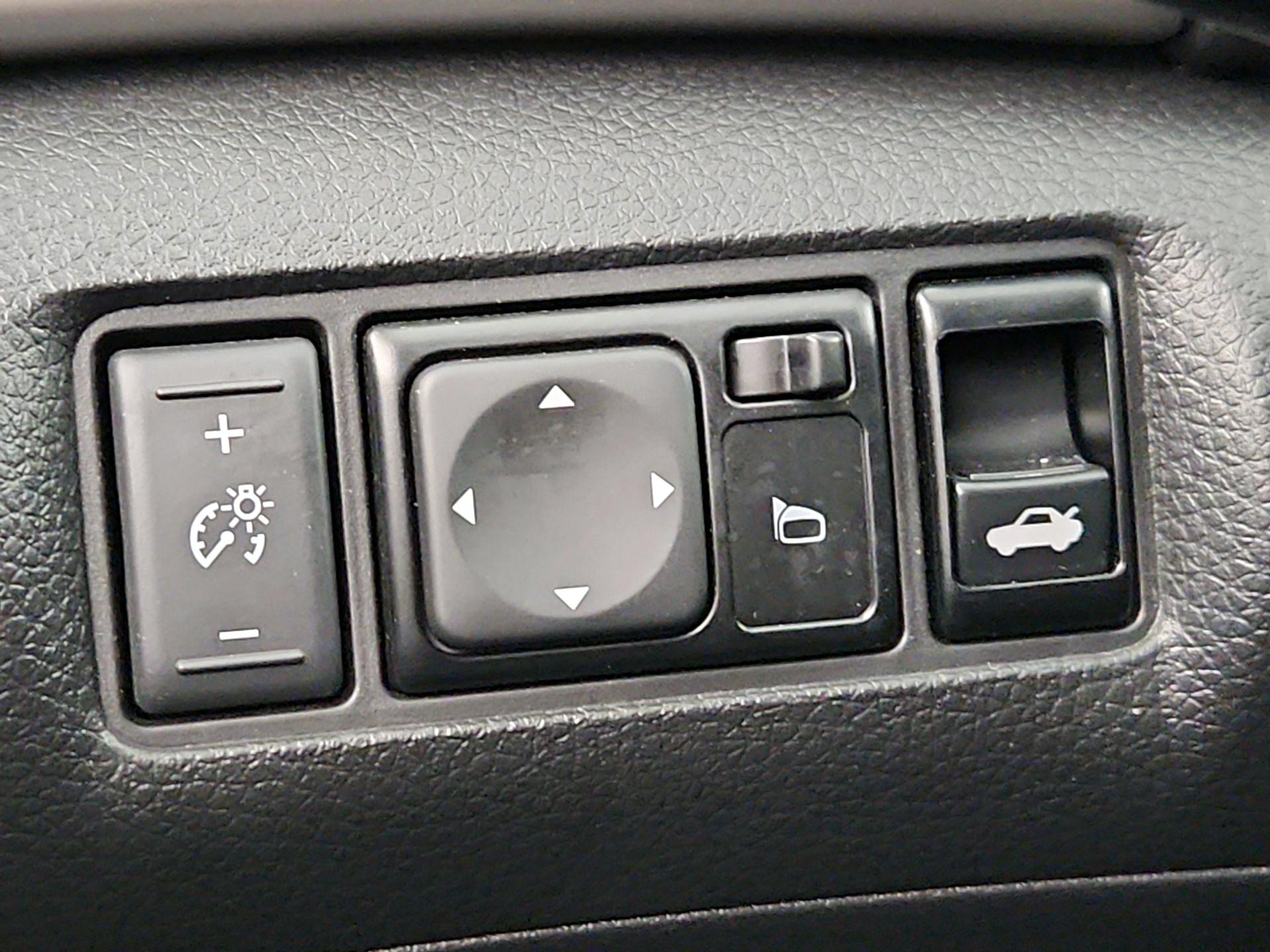 Thumbnail: 2019 Nissan Sentra - 13