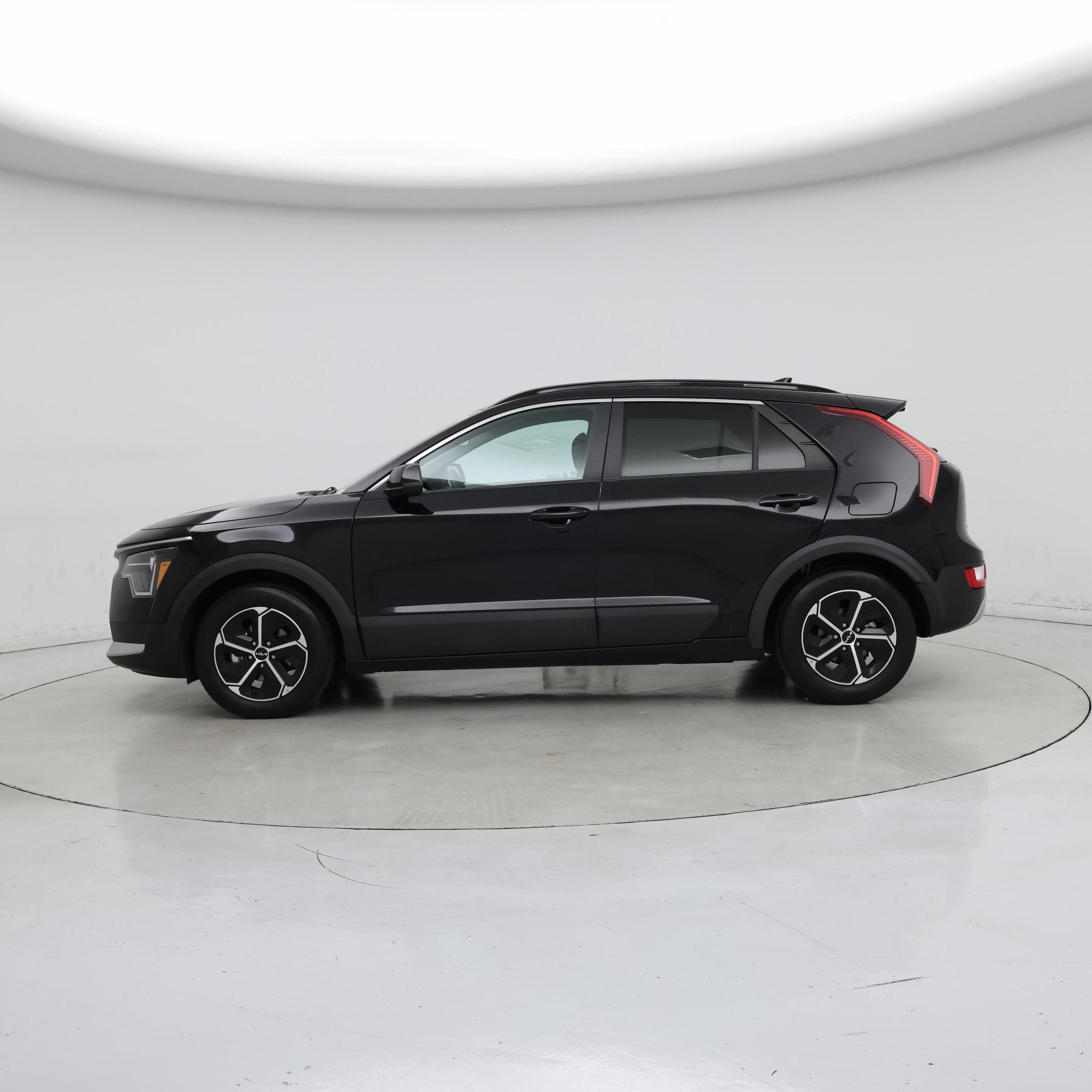 Thumbnail: 2023 Kia Niro - 3