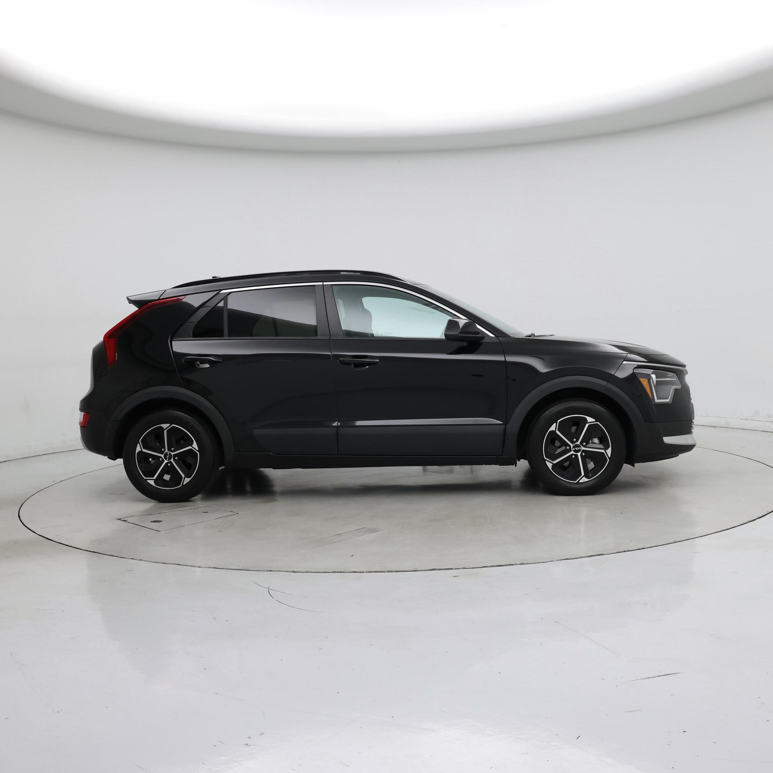 Thumbnail: 2023 Kia Niro - 7