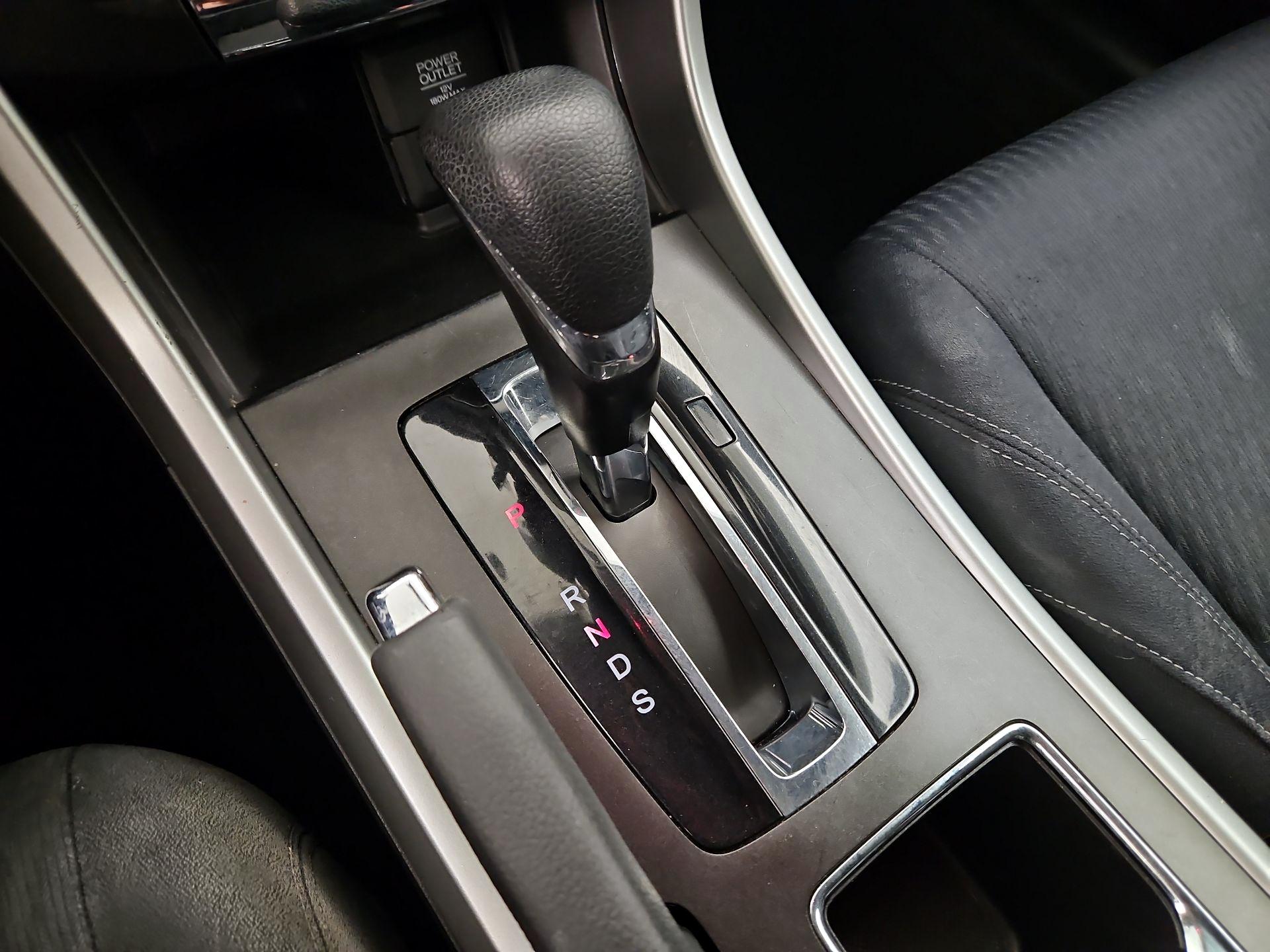 Thumbnail: 2015 Honda Accord - 17