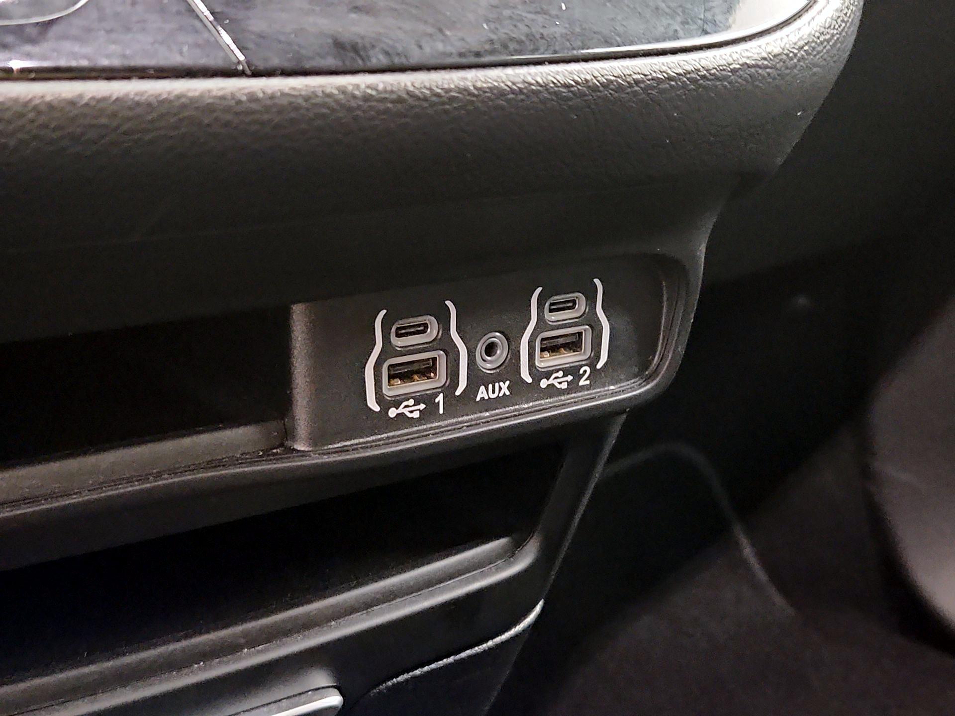 Thumbnail: 2025 Chrysler Pacifica - 18