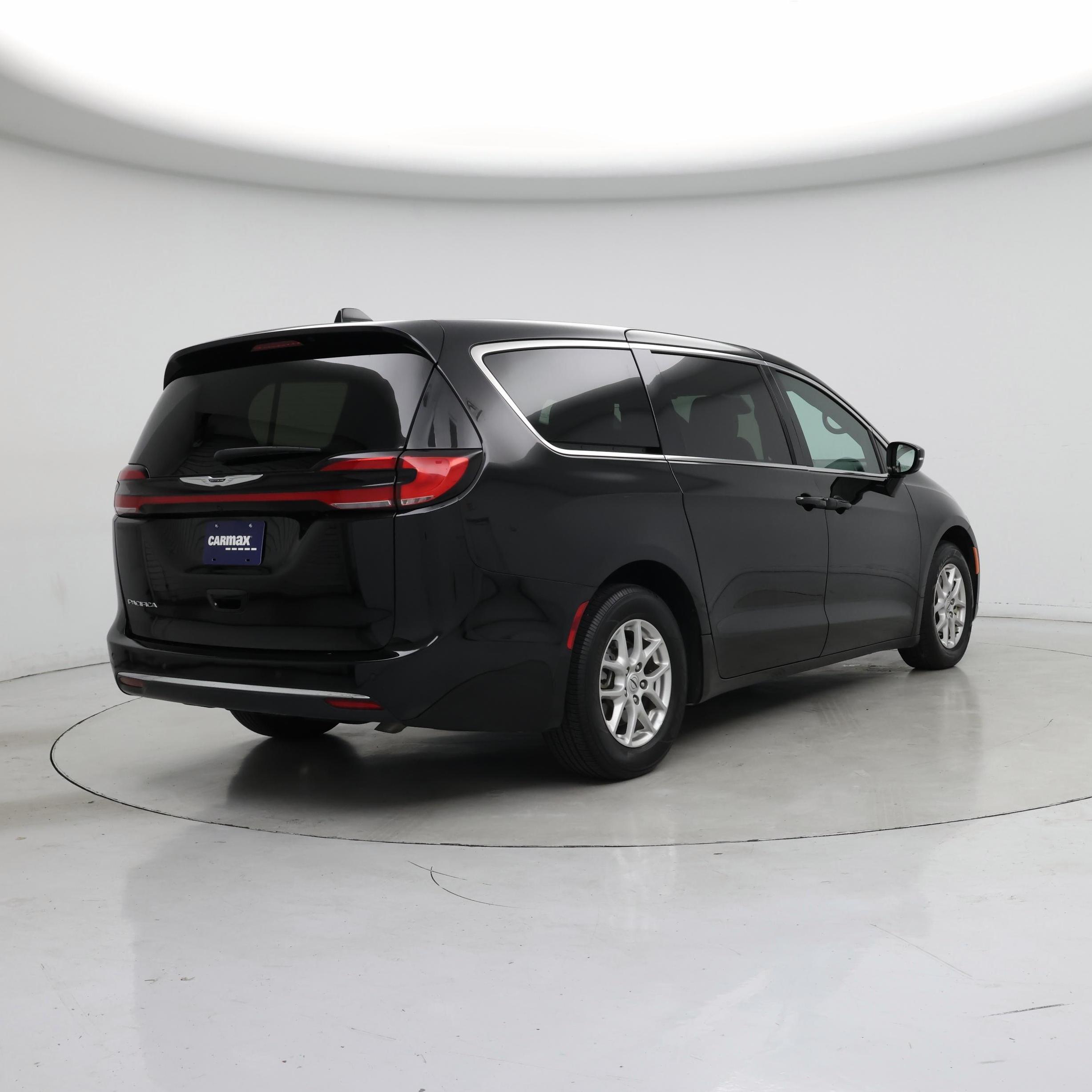 Thumbnail: 2025 Chrysler Pacifica - 8