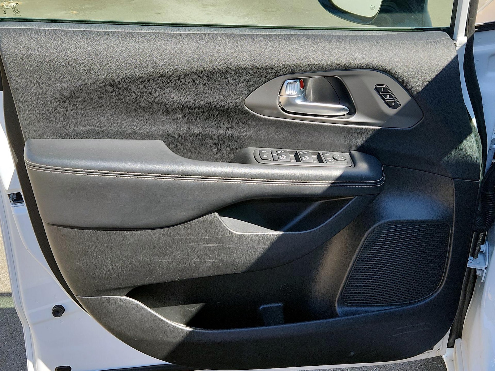 2025 Chrysler Pacifica Select - Photo 12