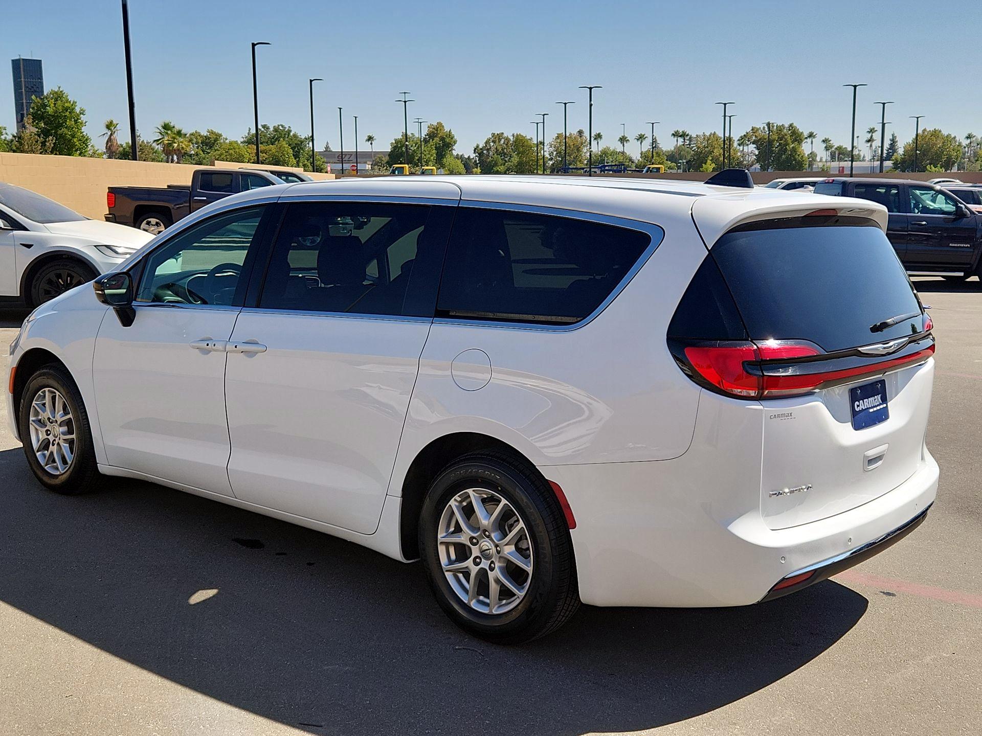 Thumbnail: 2025 Chrysler Pacifica - 7