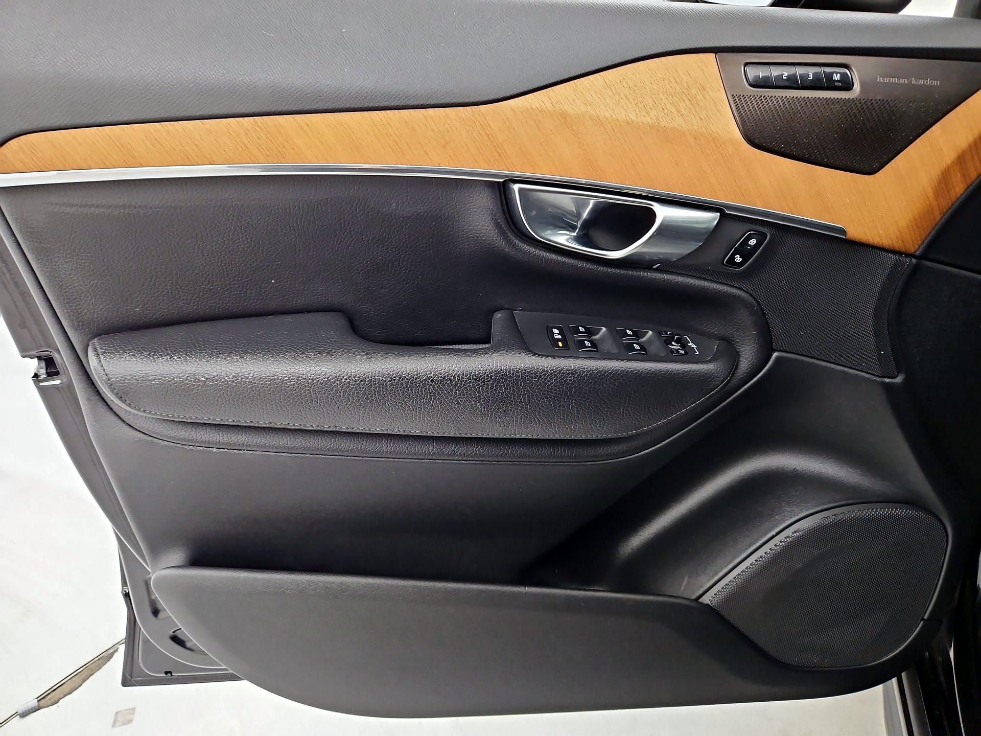 Thumbnail: 2021 Volvo XC90 - 12